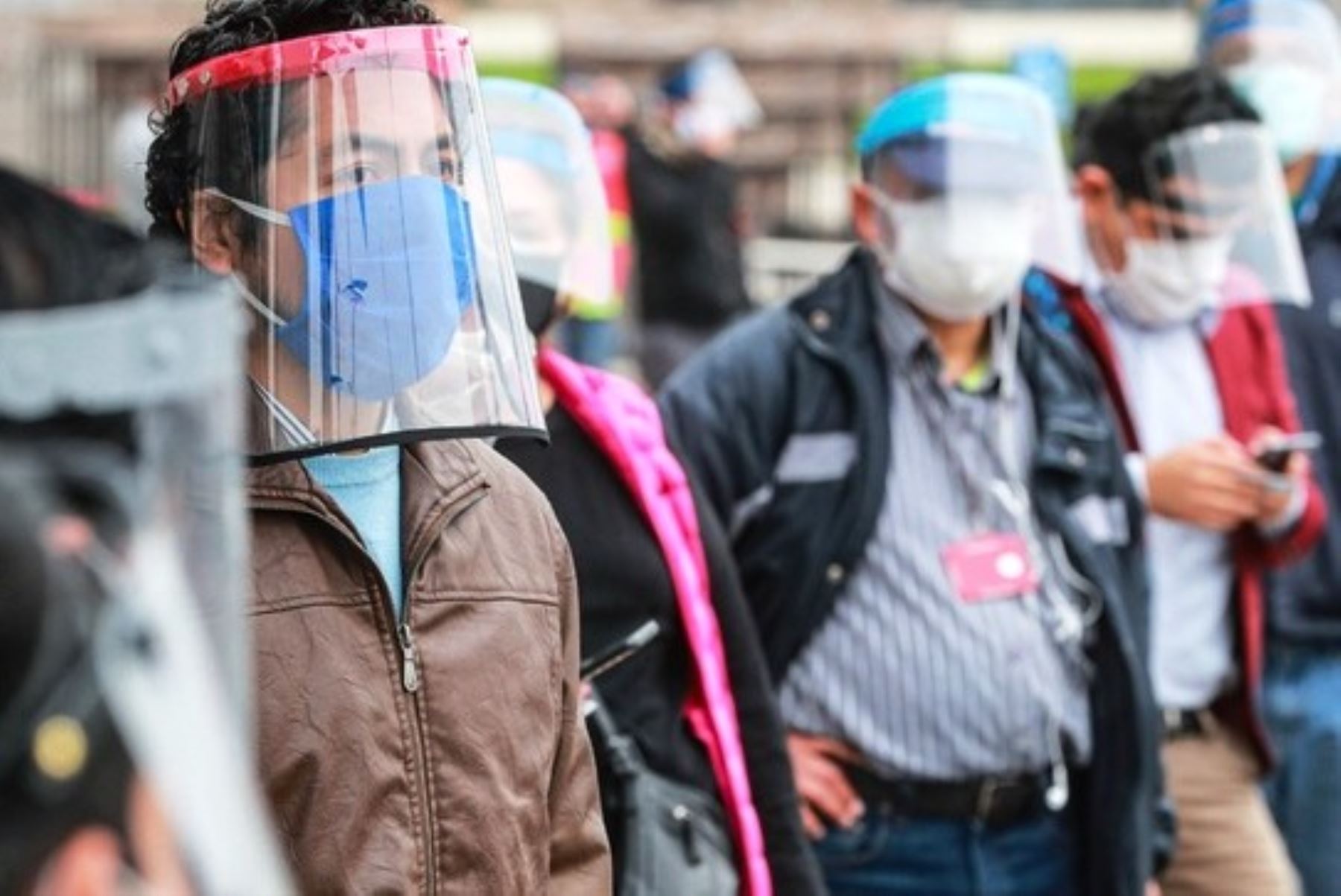 ¡Atención! Escudo facial y mascarilla siguen siendo obligatorios en el transporte público. Foto: ANDINA/Difusión.