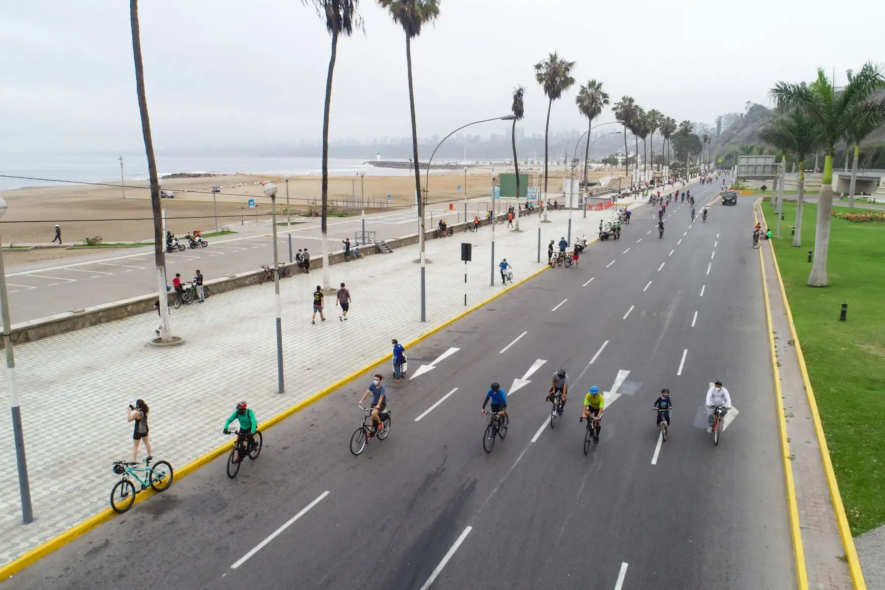 Tras cierre de Costa Verde por fin de semana, ciudadanos realizan actividades deportivas en familia.
Foto: Municipalidad de Lima