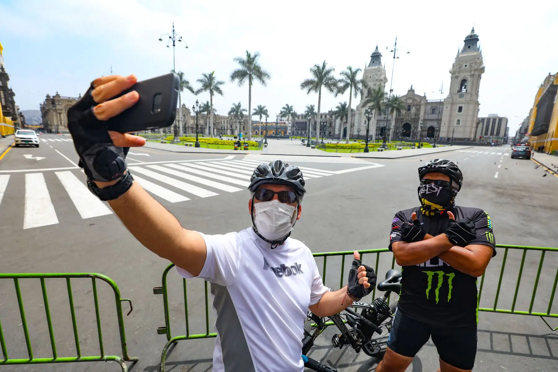 Municipalidad de Lima impulsa la primera edición del año del programa Al Damero de Pizarro sin Carro. Esta iniciativa, contempla el cierre de 68 manzanas del Centro Histórico para convertirlas en un espacio libre y seguro, a fin de que los ciudadanos puedan realizar actividades a pie, en bicicleta, patines y otros medios de transporte no motorizado.
Foto: Municipalidad de Lima