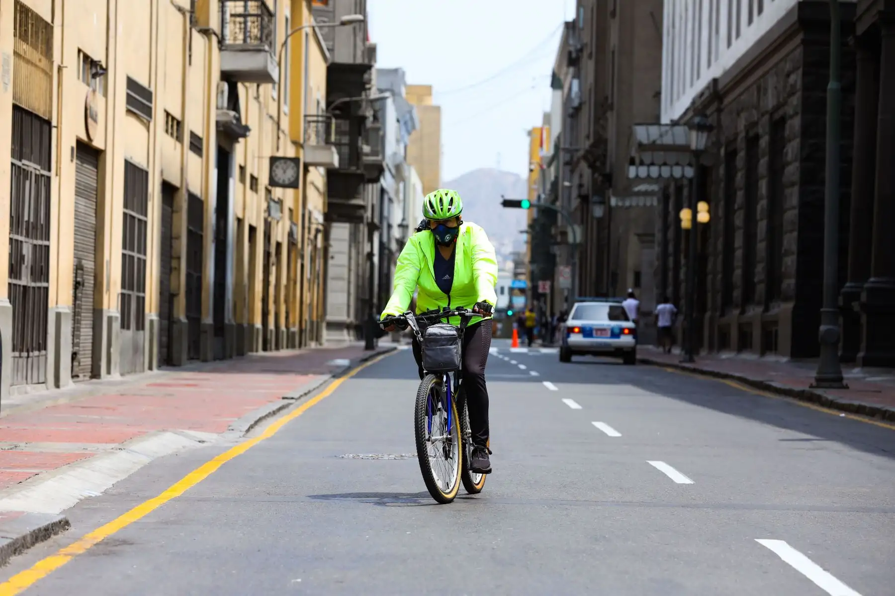 Municipalidad de Lima impulsa la primera edición del año del programa Al Damero de Pizarro sin Carro. Esta iniciativa, contempla el cierre de 68 manzanas del Centro Histórico para convertirlas en un espacio libre y seguro, a fin de que los ciudadanos puedan realizar actividades a pie, en bicicleta, patines y otros medios de transporte no motorizado.
Foto: Municipalidad de Lima