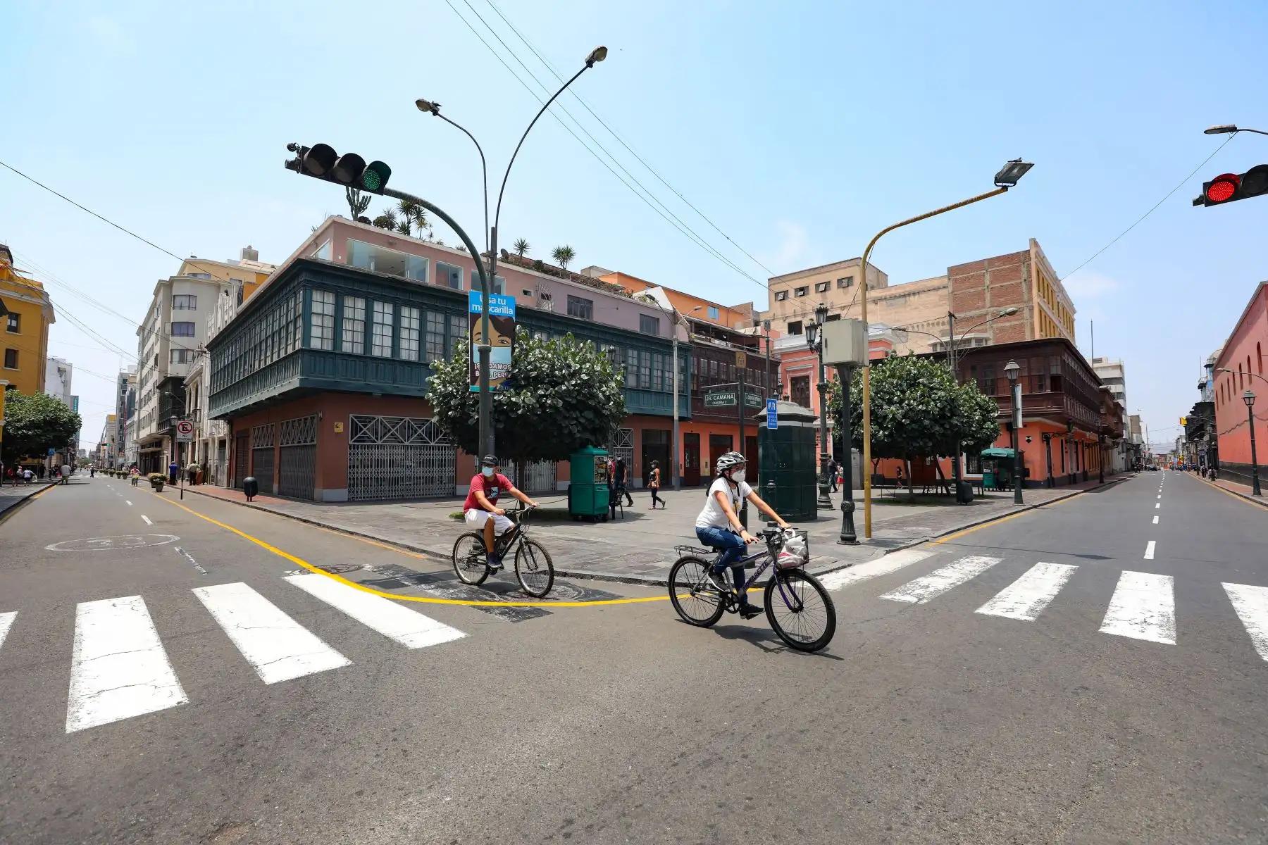 Municipalidad de Lima impulsa la primera edición del año del programa Al Damero de Pizarro sin Carro. Esta iniciativa, contempla el cierre de 68 manzanas del Centro Histórico para convertirlas en un espacio libre y seguro, a fin de que los ciudadanos puedan realizar actividades a pie, en bicicleta, patines y otros medios de transporte no motorizado.
Foto: Municipalidad de Lima