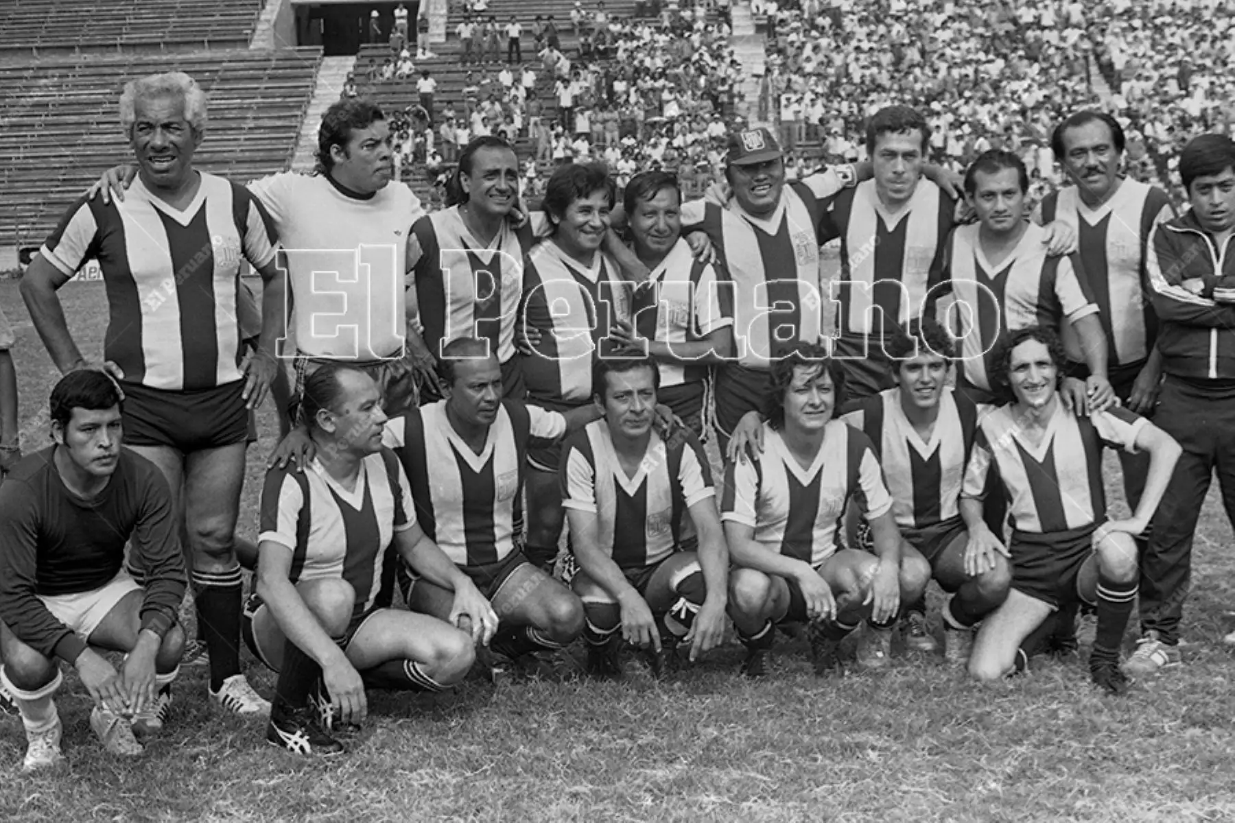 Lima - 6 marzo 1983 / Guillermo Campos en el "Clásico de las Estrellas" que protagonizaron actores cómicos en el estadio de Alianza Lima.
 Foto: Archivo Histórico de El Peruano / Alejandro Aguirre