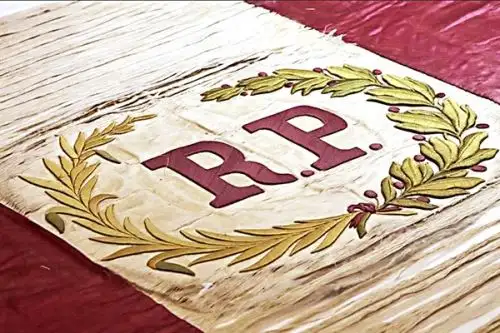 Restauran histórica bandera.