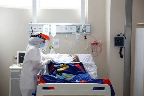 EsSalud tiene registrado actualmente a 1,553 pacientes internados en las UCI, cifra equivalente al máximo histórico, que ocurrió el 13 de agosto del 2020, desde que inicio la pandemia. Foto: ANDINA/EsSalud.