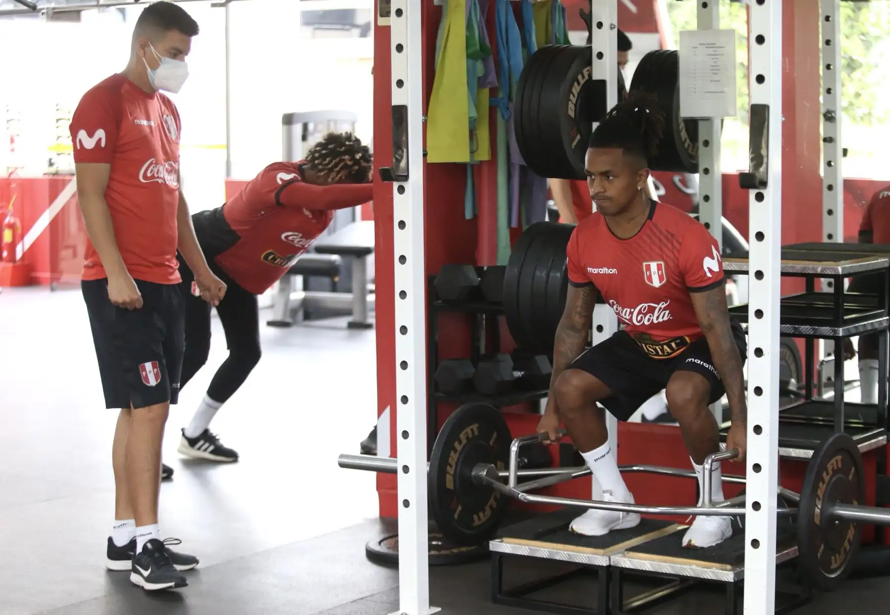 Pedro Gallese, Edison Flores, Yordy Reyna, Alexander Callens, Andy Polo y Marcos López fueron los futbolistas que iniciaron las prácticas hasta que deban reintegrarse a sus clubes para el inicio de la temporada 2021. Foto: FPF