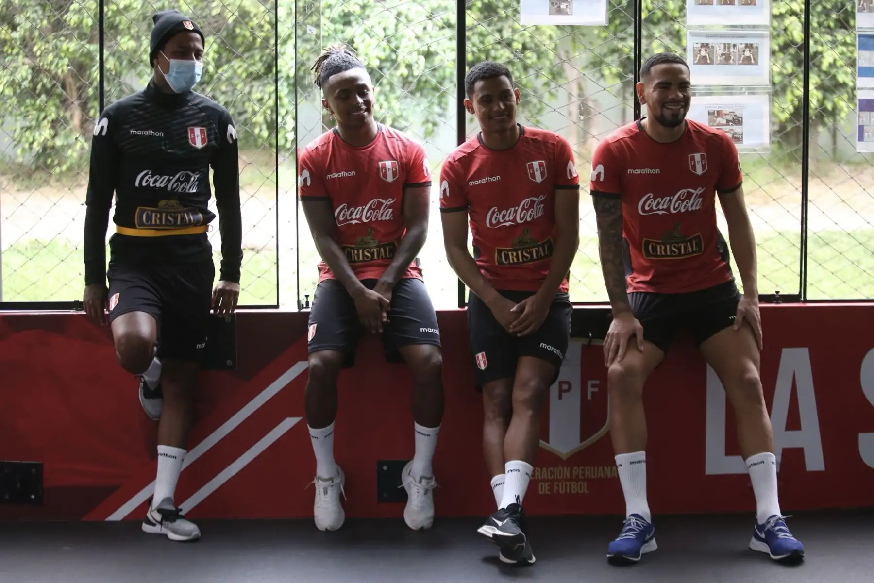 Pedro Gallese, Edison Flores, Yordy Reyna, Alexander Callens, Andy Polo y Marcos López fueron los futbolistas que iniciaron las prácticas hasta que deban reintegrarse a sus clubes para el inicio de la temporada 2021. Foto: FPF