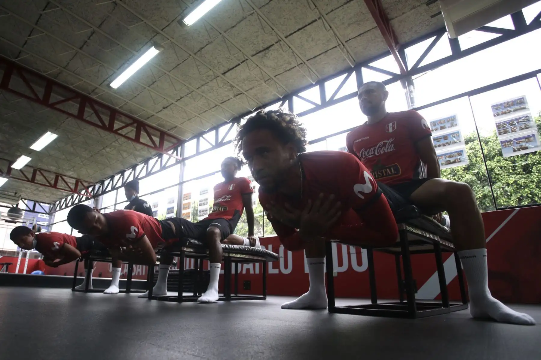 Pedro Gallese, Edison Flores, Yordy Reyna, Alexander Callens, Andy Polo y Marcos López fueron los futbolistas que iniciaron las prácticas hasta que deban reintegrarse a sus clubes para el inicio de la temporada 2021. Foto: FPF