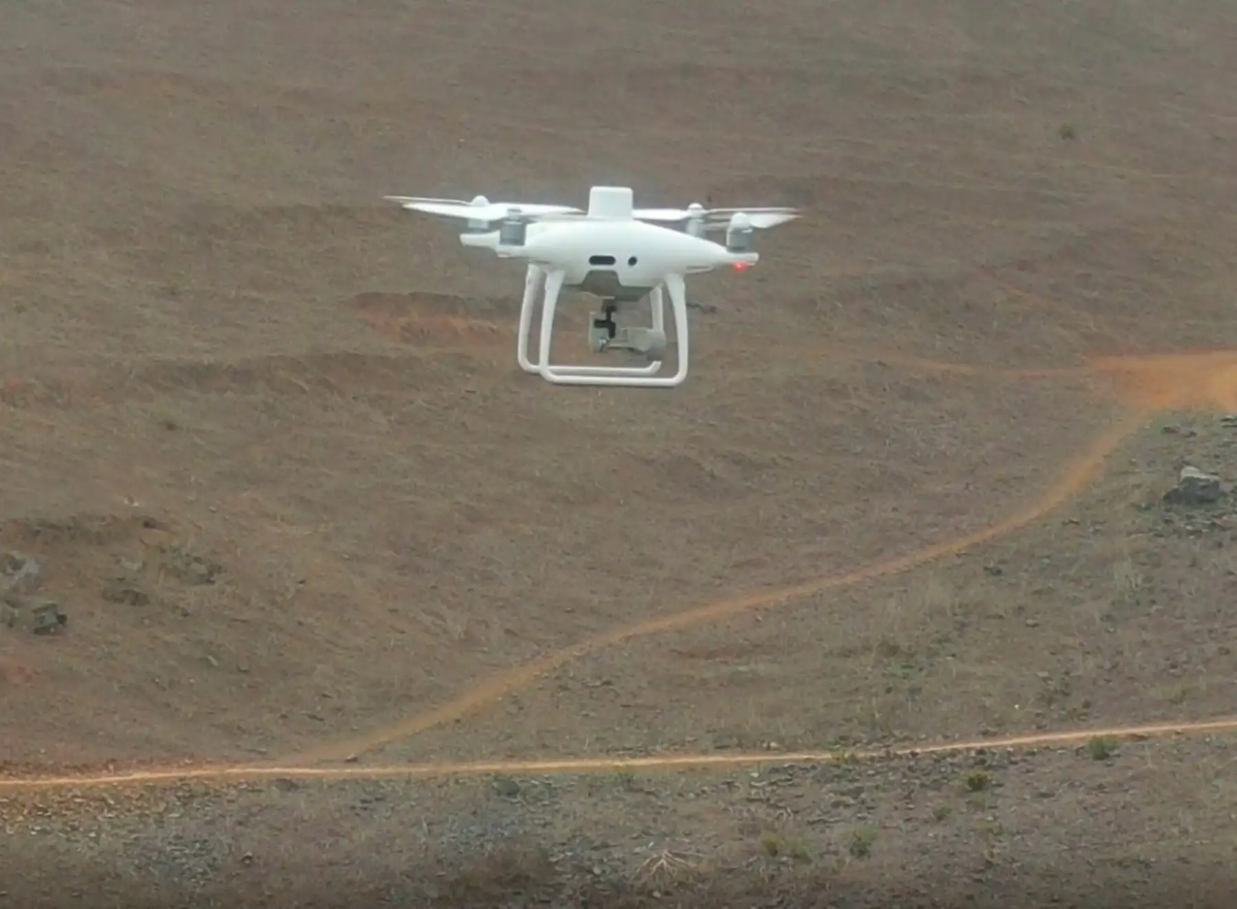 Con ayuda de drones, especialistas de Osinergmin supervisan la seguridad de las presas de relaves mineros ante el incremento de lluvias en diversas regiones del país. ANDINA/Difusión