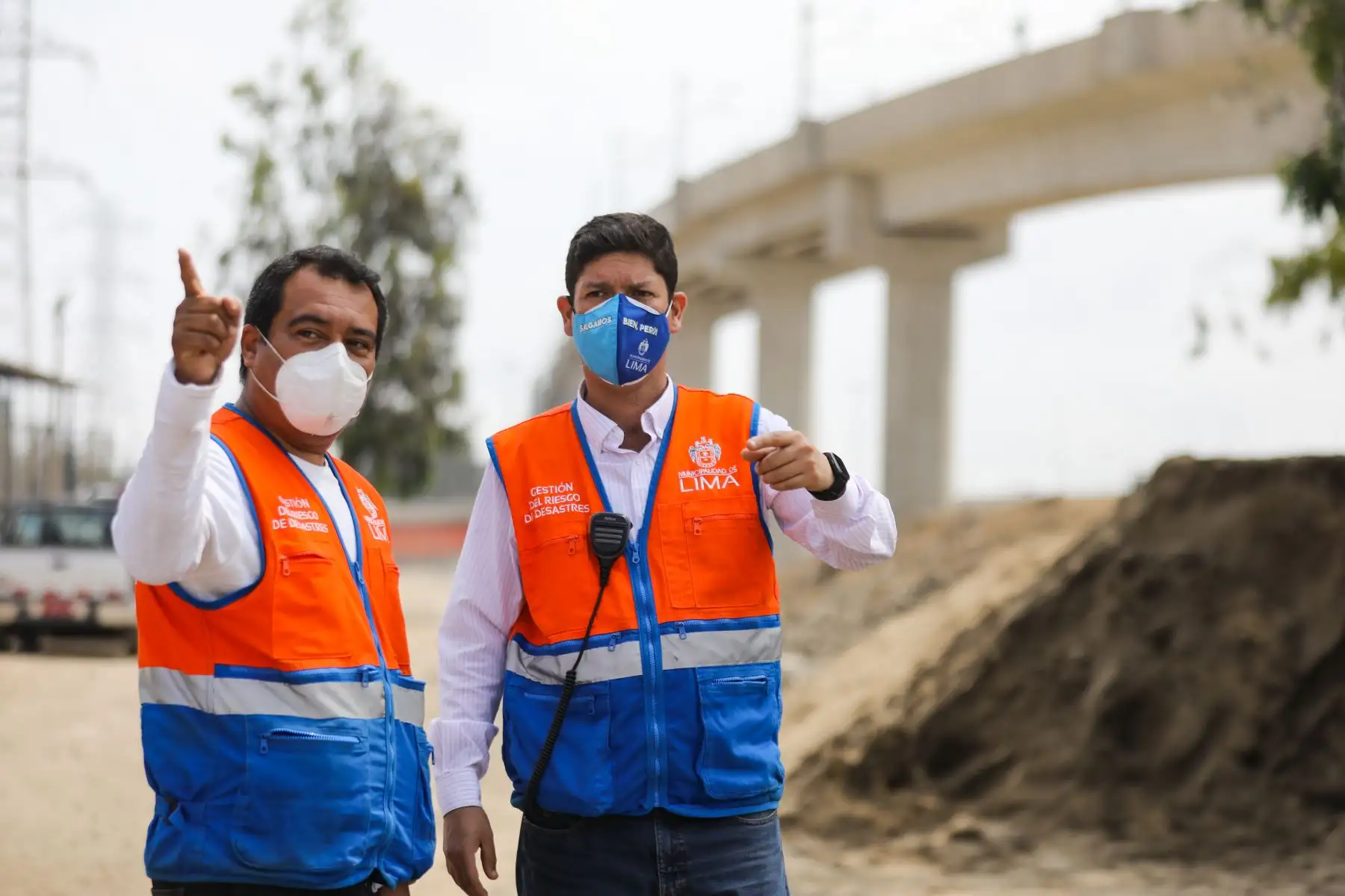 La Municipalidad Metropolitana de Lima, realizó el llenado de sacos terreros en el AH Nueva Caja de Agua en Cercado de Lima como medida de prevención ante un posible desborde del río Rímac. Foto: MML