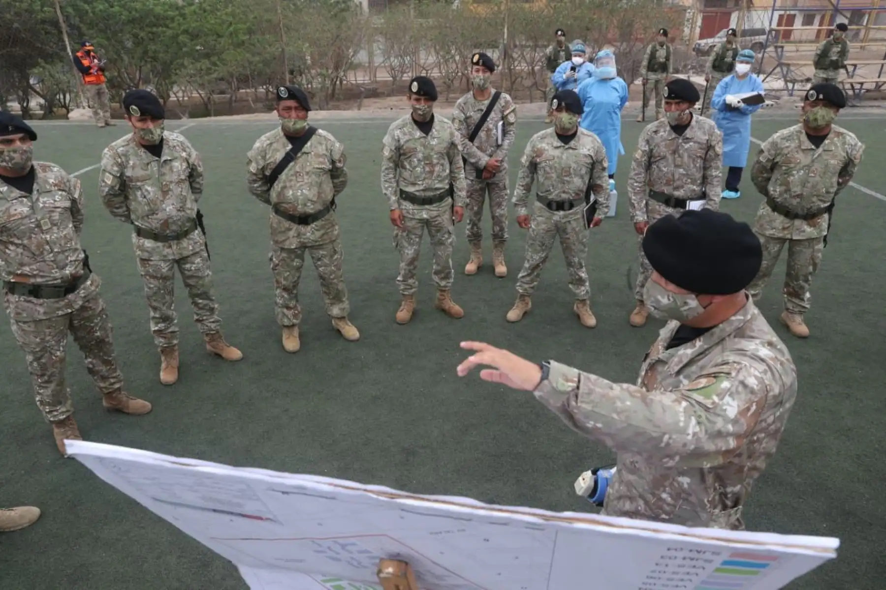 Fuerzas Armadas están desplegadas en diversos puntos del país para llevar a cabo la Operación Tayta. Atención primaria en salud para las personas más vulnerables.
Foto:ANDINA/MINDEF