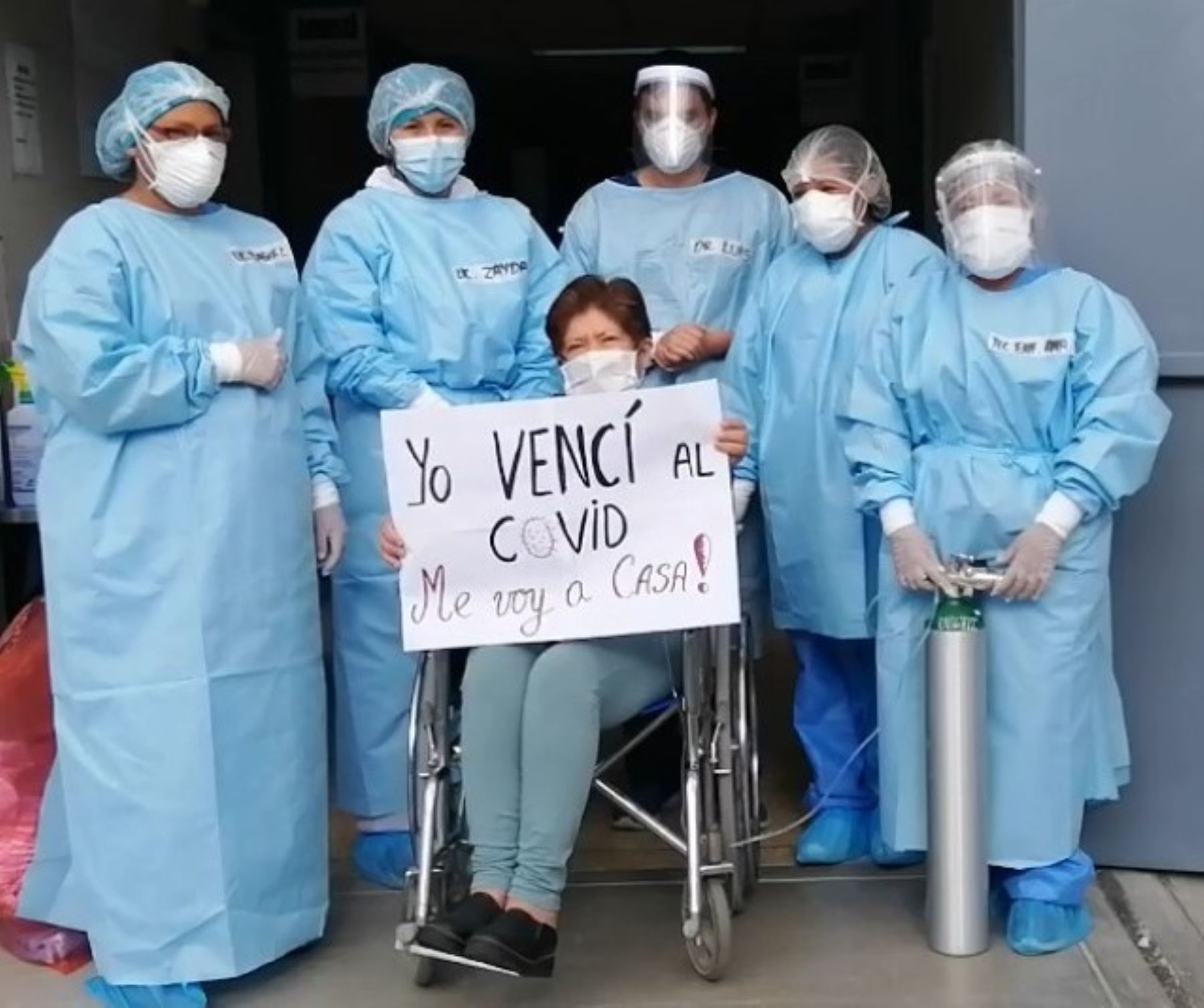 Una profesora de 63 años de edad, afectada por el coronavirus (covid-19) logró salvar la vida gracias a un tratamiento no invasivo de alta oxigenación que implementó EsSalud en Ayacucho.