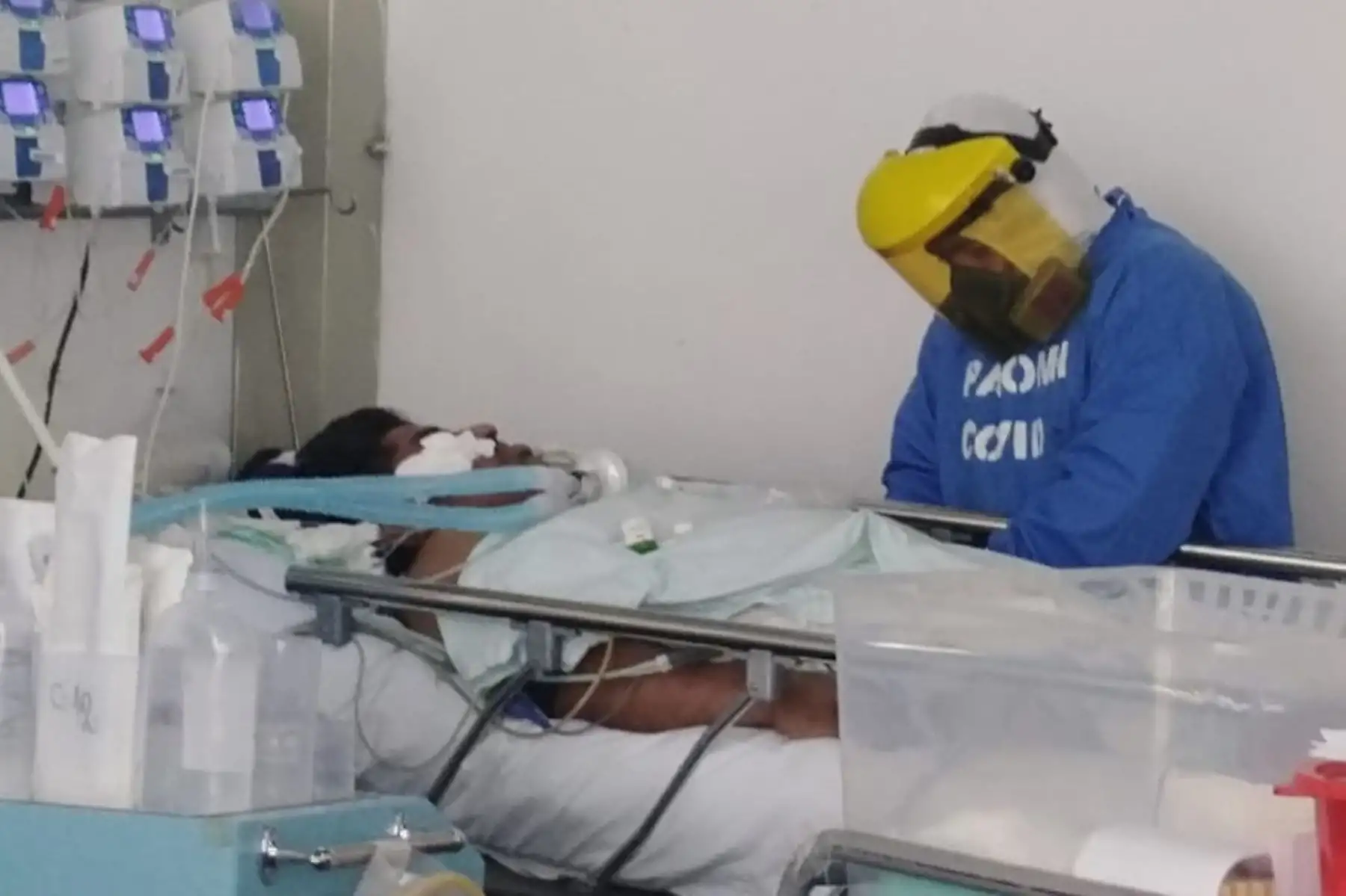 Las 17 camas con las que cuenta el Hospital III Chimbote (Áncash) en su UCI covid se encuentran ocupadas con pacientes críticos. Foto: ANDINA/Difusión