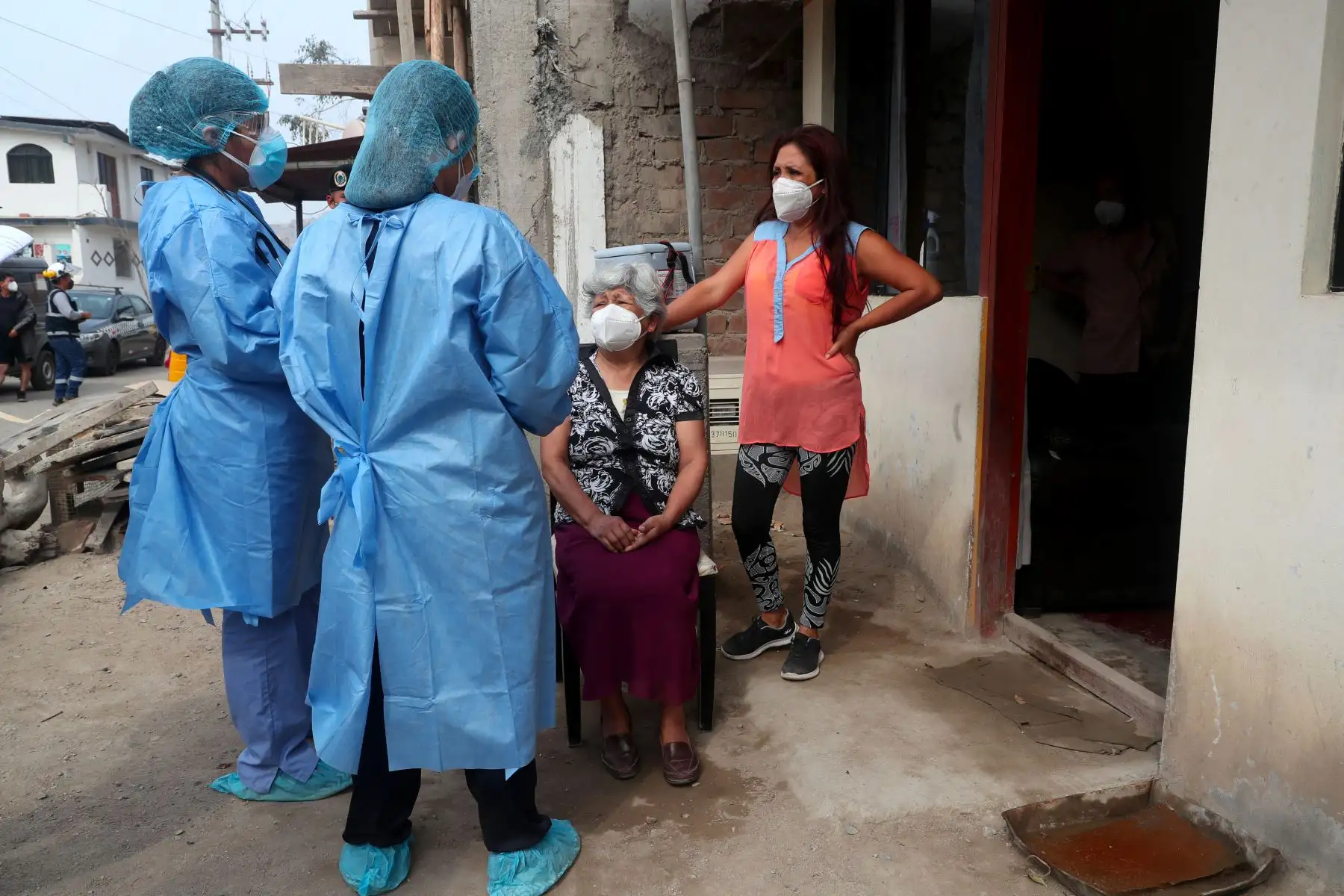 Fuerzas Armadas están desplegadas en diversos puntos del país para llevar a cabo la Operación Tayta. Atención primaria en salud para las personas más vulnerables, Esto es lo que está ocurriendo en Villa María del Triunfo. Foto:ANDINA/MindefPeru