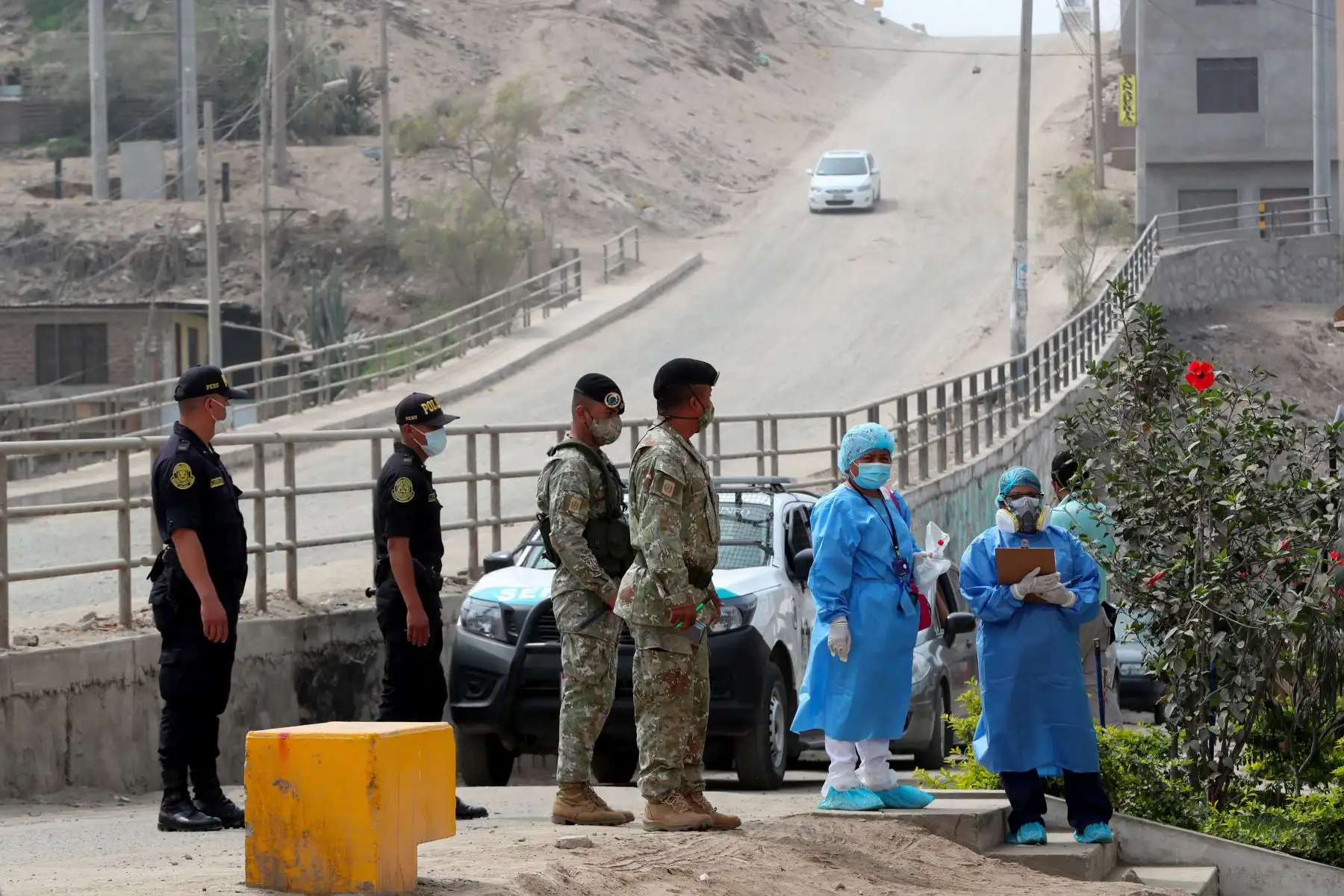 Fuerzas Armadas están desplegadas en diversos puntos del país para llevar a cabo la Operación Tayta. Atención primaria en salud para las personas más vulnerables, Esto es lo que está ocurriendo en Villa María del Triunfo. Foto:ANDINA/MindefPeru