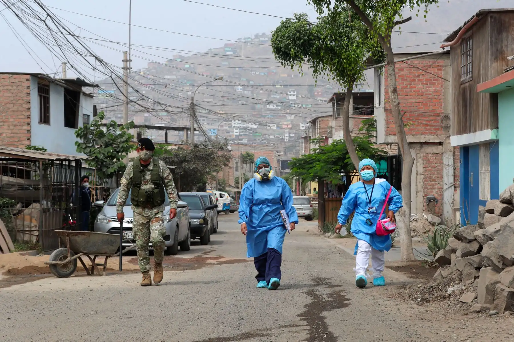 Fuerzas Armadas están desplegadas en diversos puntos del país para llevar a cabo la Operación Tayta. Atención primaria en salud para las personas más vulnerables, Esto es lo que está ocurriendo en Villa María del Triunfo. Foto:ANDINA/MindefPeru