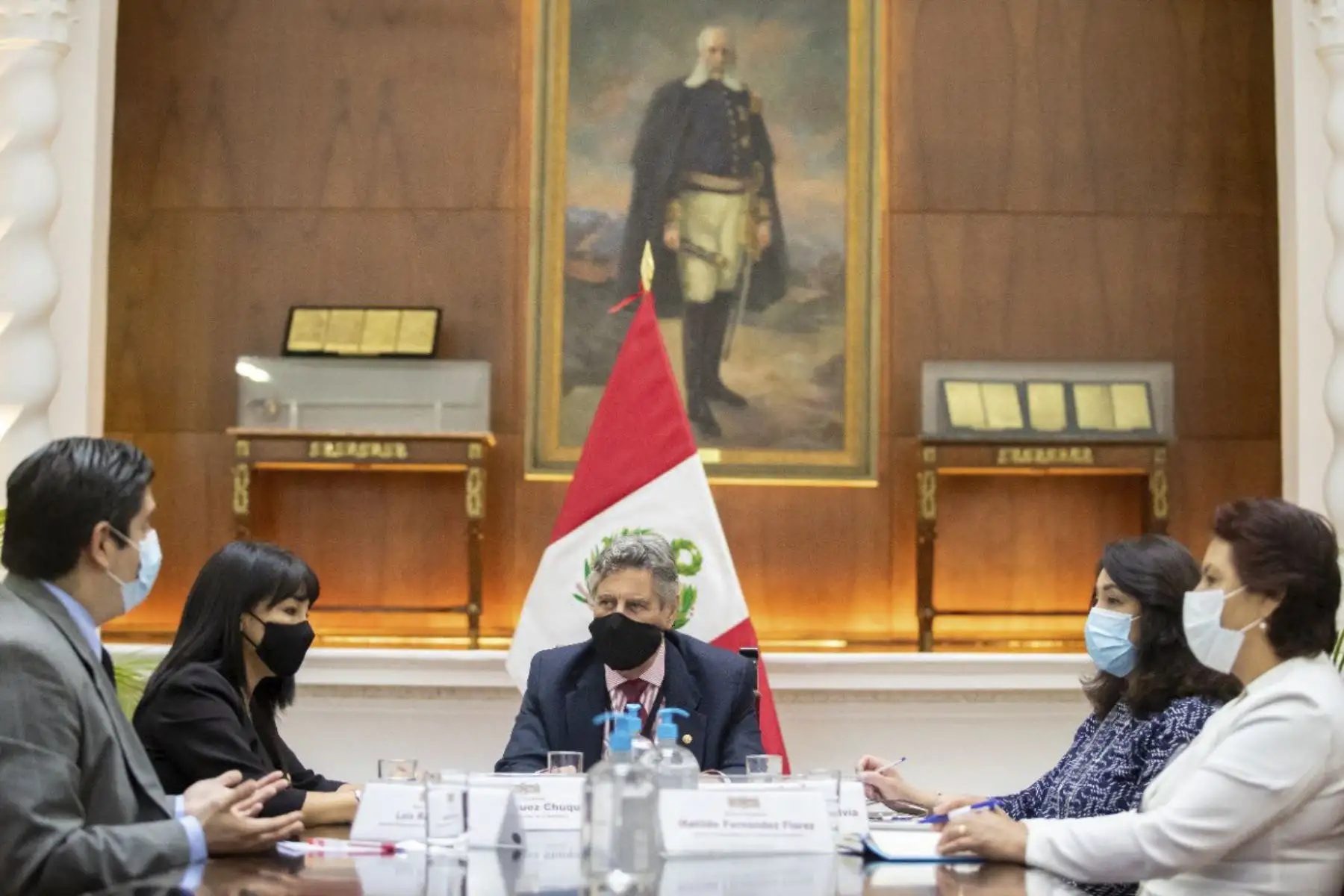 El presidente de la República,Francisco Sagasti, sostuvo una reunión de trabajo con los integrantes de la Mesa Directiva del Congreso, con quienes abordó diversos temas de salud pública y otros de interés nacional. Foto: ANDINA/Prensa Presidencia