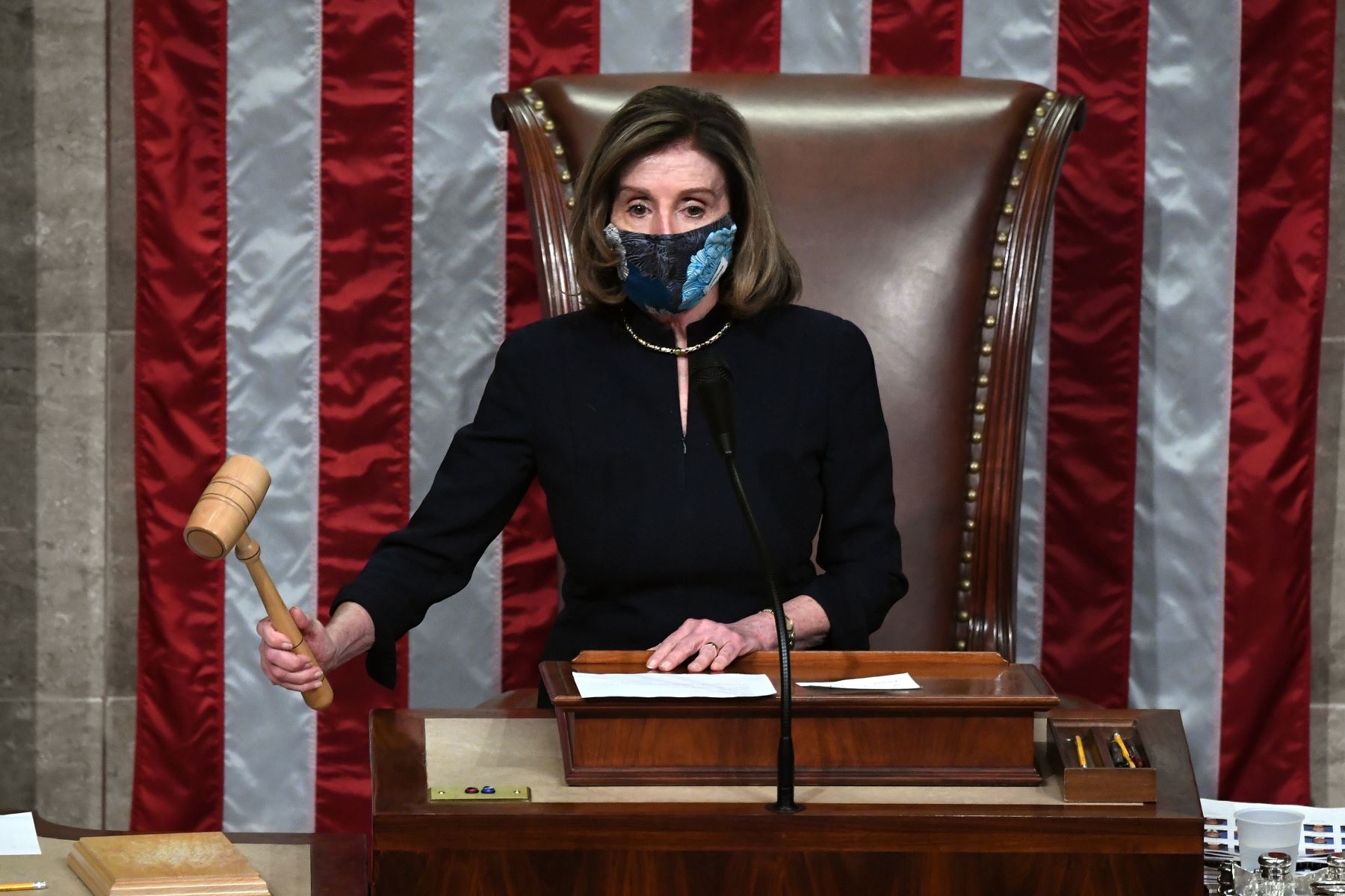 La presidenta de la Cámara de Representantes, Nancy Pelosi, preside la votación sobre el juicio político al presidente de los Estados Unidos, Donald Trump. Foto: AFP