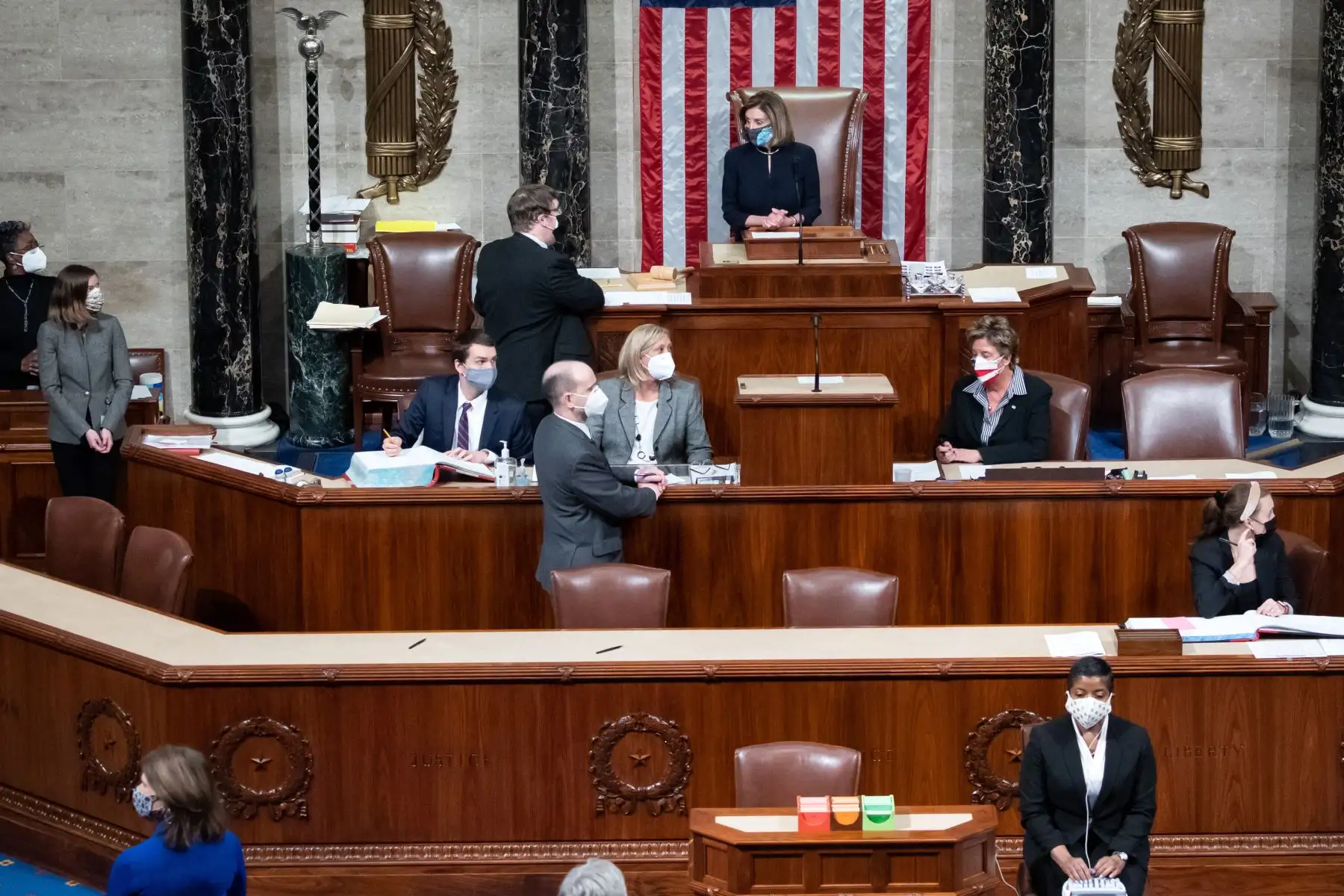 La presidenta de la Cámara de Representantes, Nancy Pelosi , preside la Cámara de Representantes al concluir la votación para acusar al presidente estadounidense Donald Trump en el Capitolio de los Estados Unidos en Washington, DC
Foto : AFP
