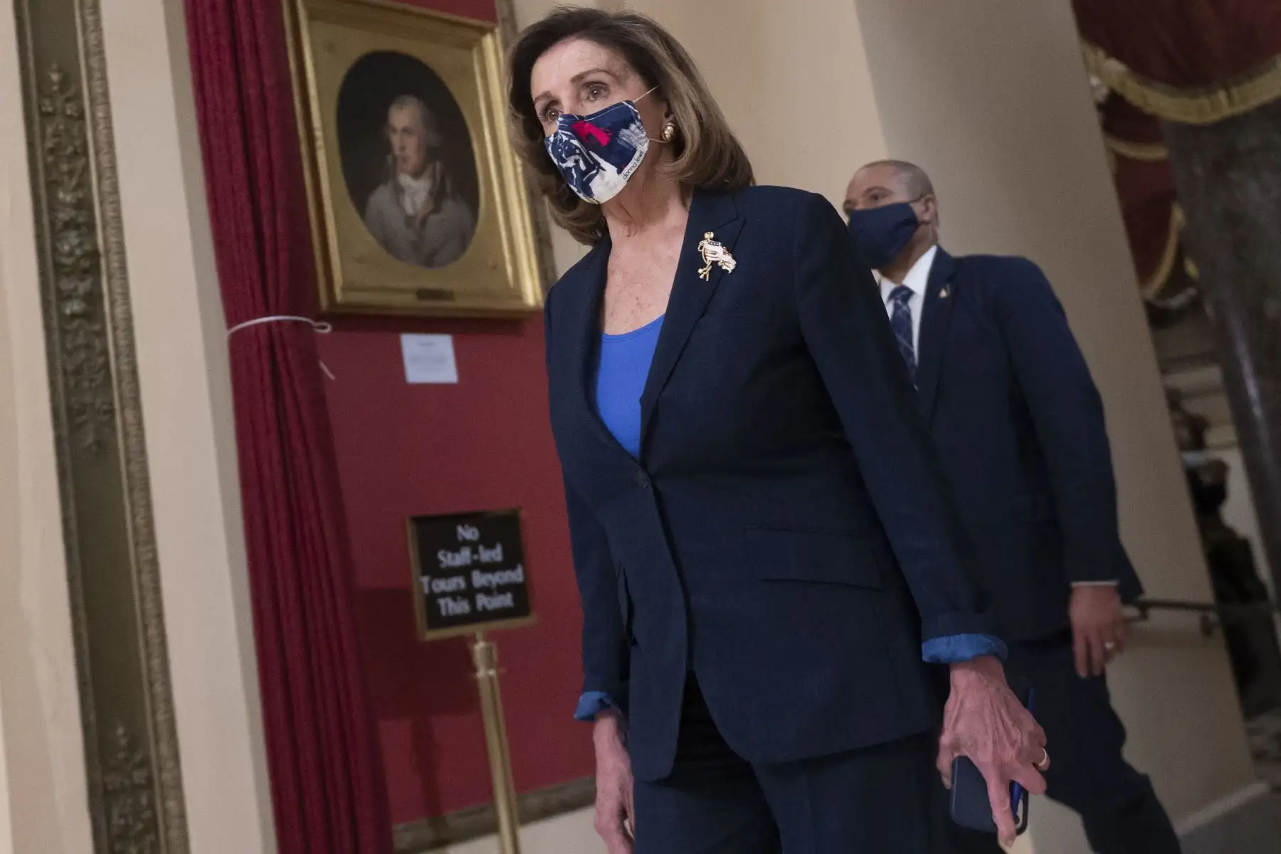 La presidenta de la Cámara de Representantes de los Estados Unidos, Nancy Pelosi, se dirige a la Cámara para considerar el juicio político al presidente de los Estados Unidos, Donald Trump, por delitos graves y faltas en Washington, DC.
Foto: AFP