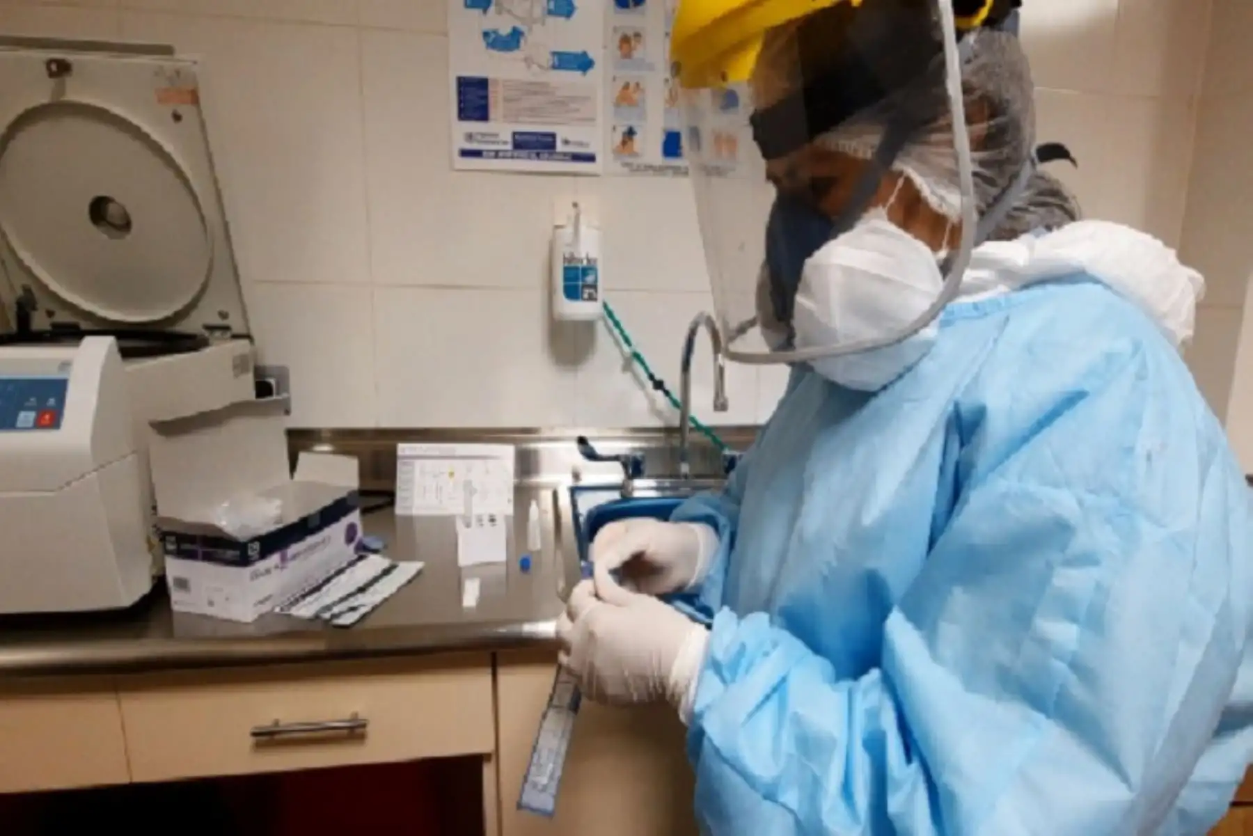 EsSalud Apurímac implementa descarte de covid-19 con pruebas de antígenos. ANDINA/Difusión
