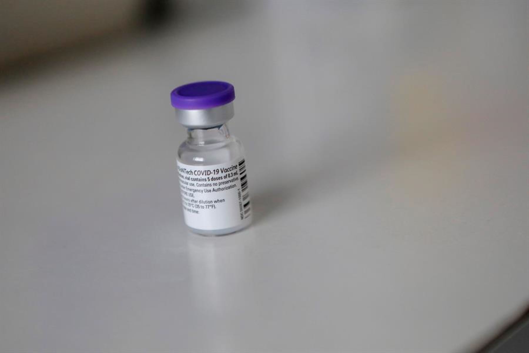 Pfizer confirma la reducción de la entrega de vacunas contra covid-19 en Europa.