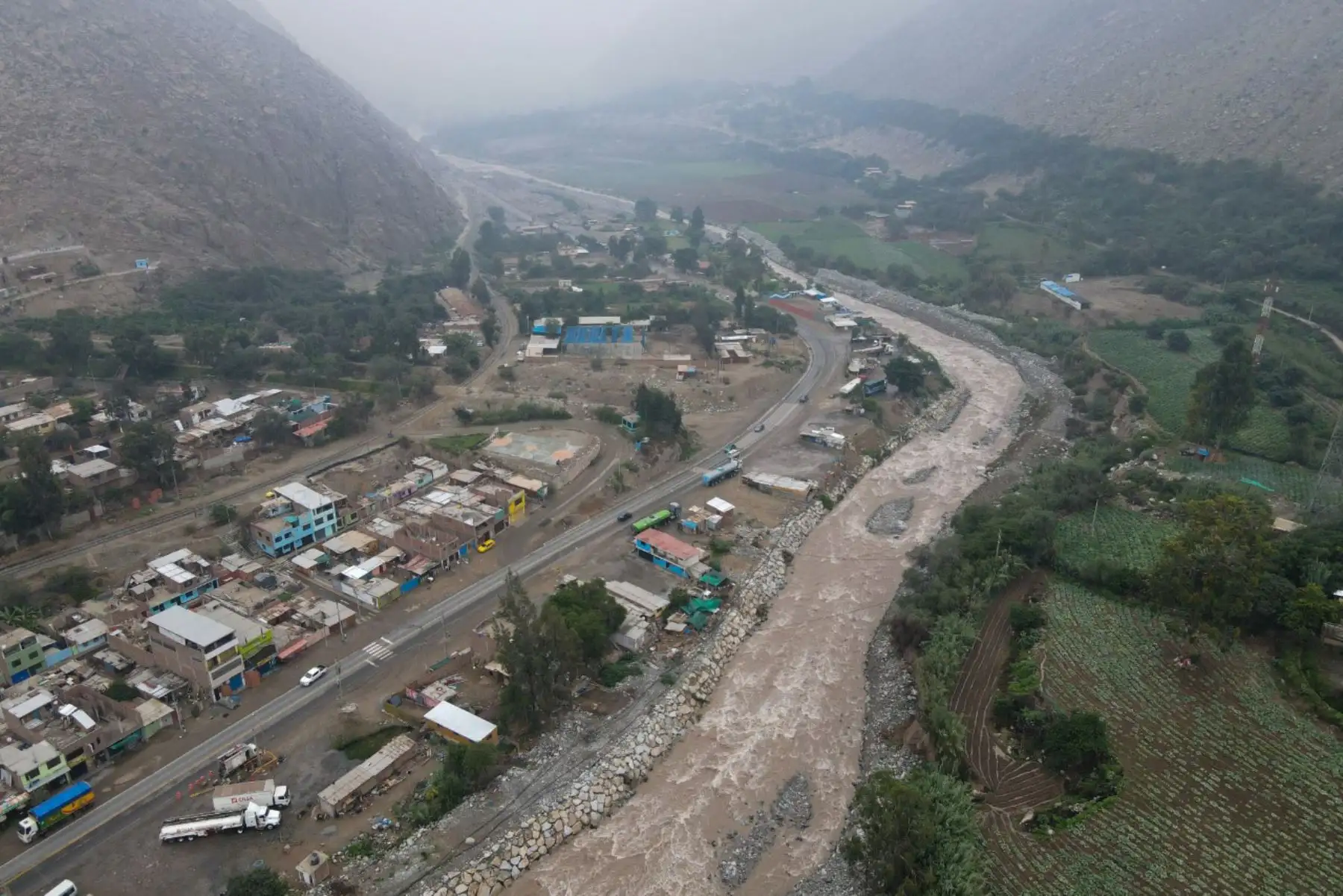 La Autoridad para la Reconstrucción con Cambios inauguró 6km de defensas ribereñas de los ríos Santa Eulalia y Rímac, con una inversión de quince millones de soles, obra que beneficiará a más de 2400 agricultores.
Foto: Reconstrucción con Cambios