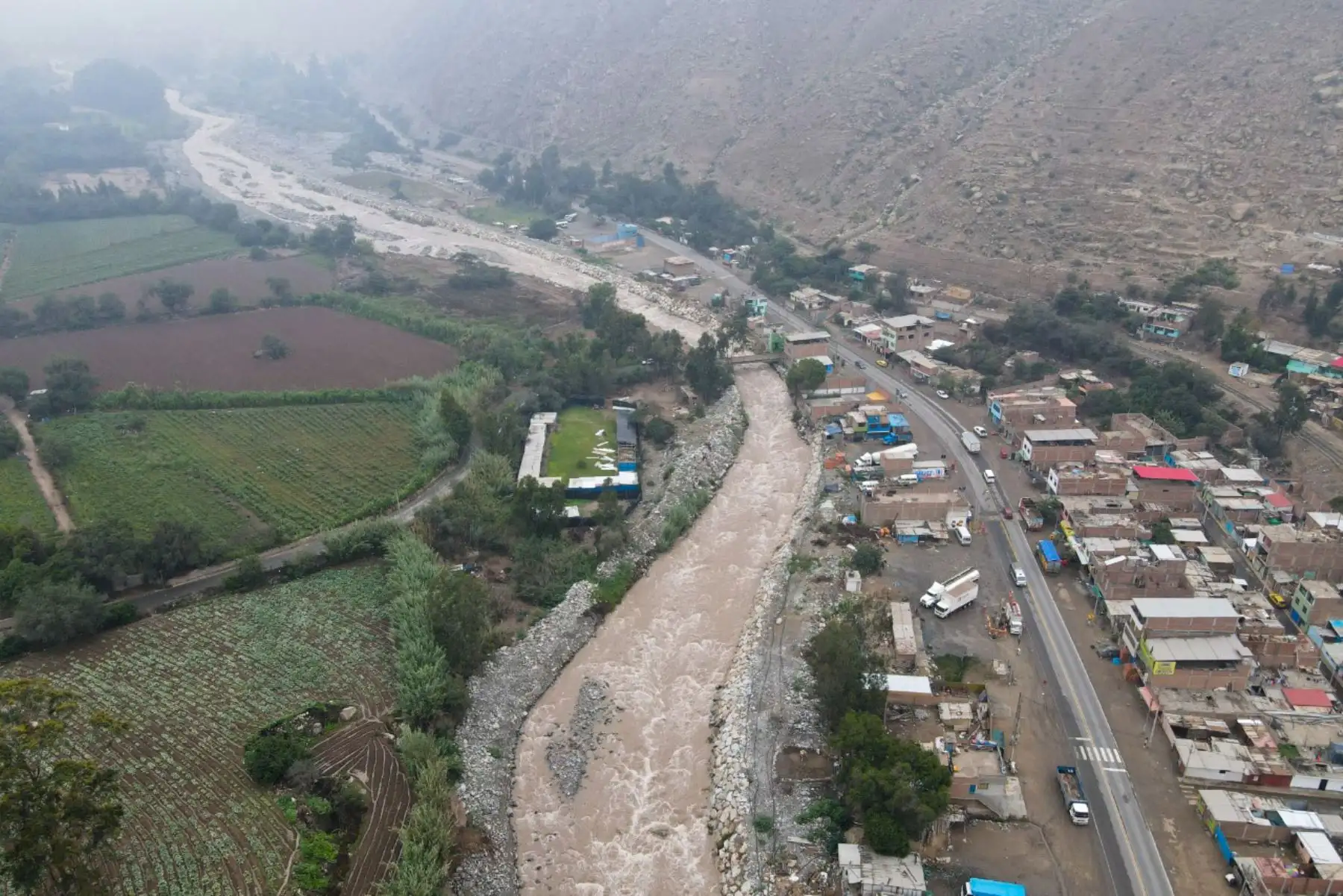 La Autoridad para la Reconstrucción con Cambios inauguró 6 km de defensas ribereñas de los ríos Santa Eulalia y Rímac, con una inversión de quince millones de soles, obra que beneficiará a más de 2400 agricultores.
Foto: Reconstrucción con Cambios