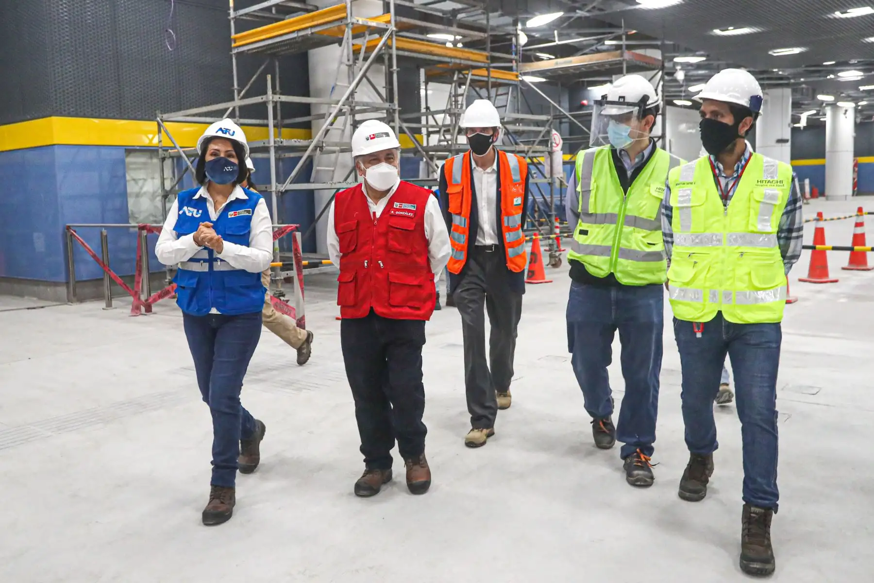Ministro de Transportes y Comunicaciones,  Eduardo González Inspecciona los trabajos en la Línea 2 del Metro de Lima. Así mismo   informó que la ejecución física del proyecto tiene un avance del 33% y se han construidos más de 8 km de túneles. Adelantó que primer tramo estaría en operación en julio de este año.
Foto: MTC