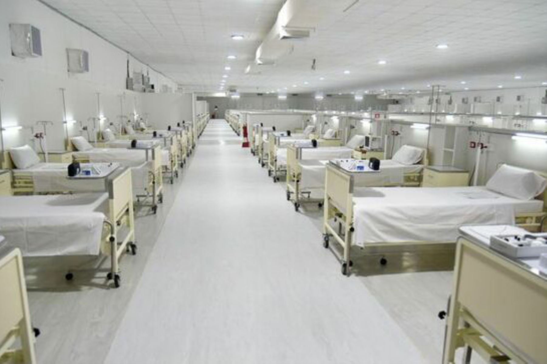 El Hospital Modular Temporal está ubicado en los interiores del Hospital Regional de Loreto, y reforzará la respuesta sanitaria, aportando 150 camas hospitalarias equipadas con un concentrador de oxígeno de 10 litros, para 24 horas de abastecimiento permanente, y 25 camas UCI. ANDINA/Minsa