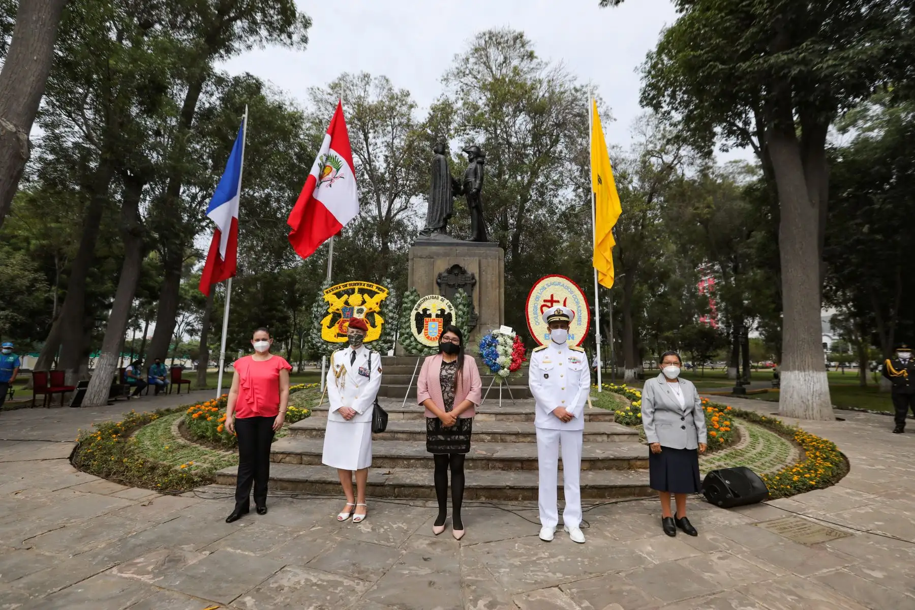 Celebran el 140 Aniversario de la Defensa de Lima con  colocación de ofrendas florales ante el monumento del Almirante Abel Bergasse Du Petit Touars.
Foto: Municipalidad de Lima