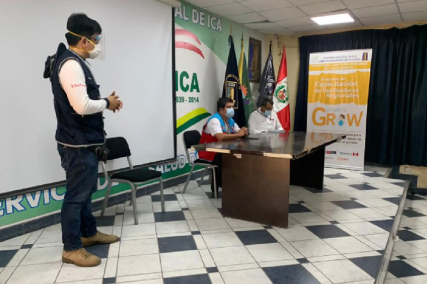 El Ministerio de Salud (Minsa) desplegó equipos multidisciplinarios en las regiones Arequipa, Cusco, Ica, La Libertad y Tacna, que presentan alto y muy alto nivel de contagios, con la misión de brindar asistencia técnica y desarrollar el plan de trabajo que fortalezca los servicios de salud en las zonas afectadas por el covid-19. Foto: Minsa