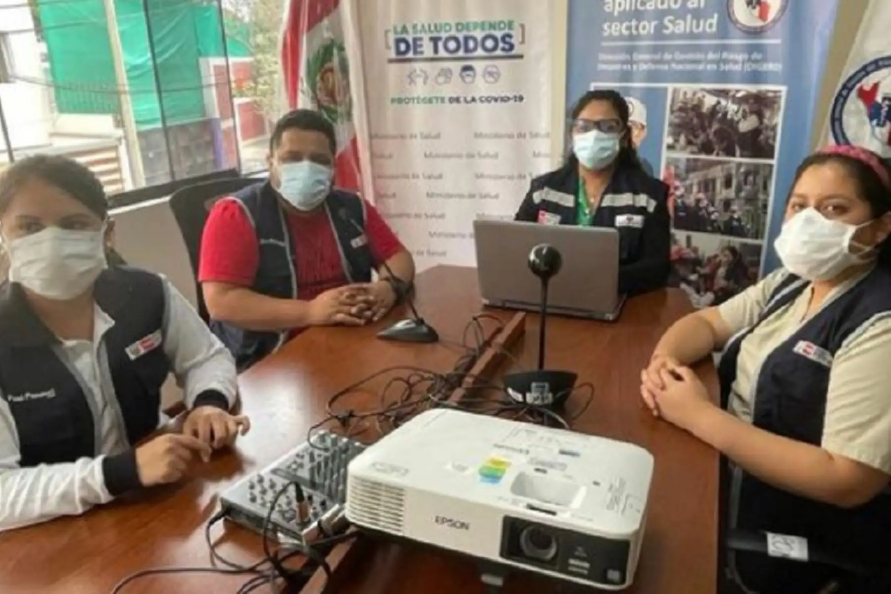 Estas acciones se realizaron a través del el Centro de Operaciones de Emergencia en Salud (COE Salud), en el marco de la Temporada de Lluvias 2020-2021, con la participación de los EMED de 18 regiones del país, de 47 redes de salud y los EMED Salud de hospitales en el ámbito nacional. Foto: Minsa