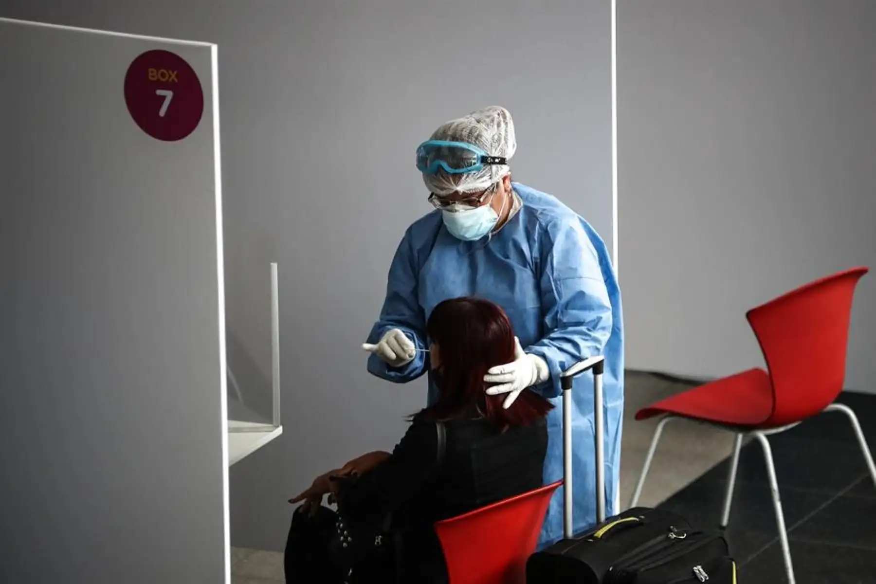 Detectan en Argentina el primer caso de la cepa de covid-19 del Reino Unido.