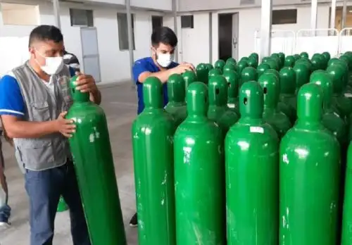 El gobierno regional de San Martín entregó a la Red de Salud de la provincia Rioja una dotación de 295 balones de oxígeno medicinal que serán distribuidos a los establecimientos de salud de la citada provincia, a fin de evitar el desabastecimiento de este vital elemento ante el repunte de casos de contagio de covid-19.
