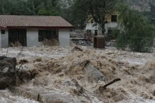 El Ministerio de Desarrollo Agrario y Riego (Midagri), a través de la Autoridad Nacional del Agua (ANA), invoca a las autoridades y población en general a respetar la delimitación de las fajas marginales, a fin de salvaguardar la vida de las personas, infraestructura y bienes materiales en caso de desbordes, huaicos y deslizamientos. Foto: Midagri/ANA
