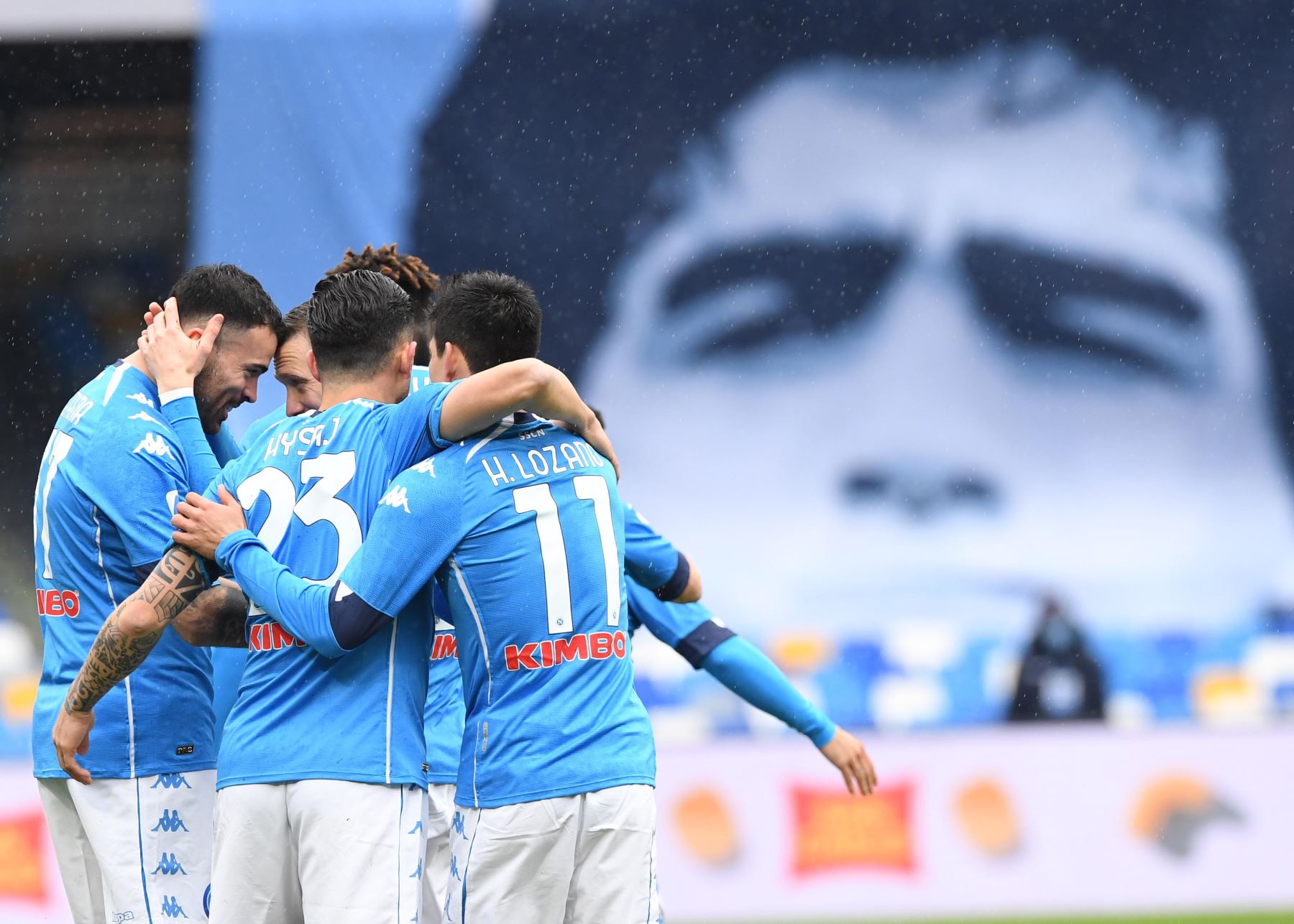 Nápoles se paseó (6-0) en su estadio Diego Maradona contra la Fiorentina