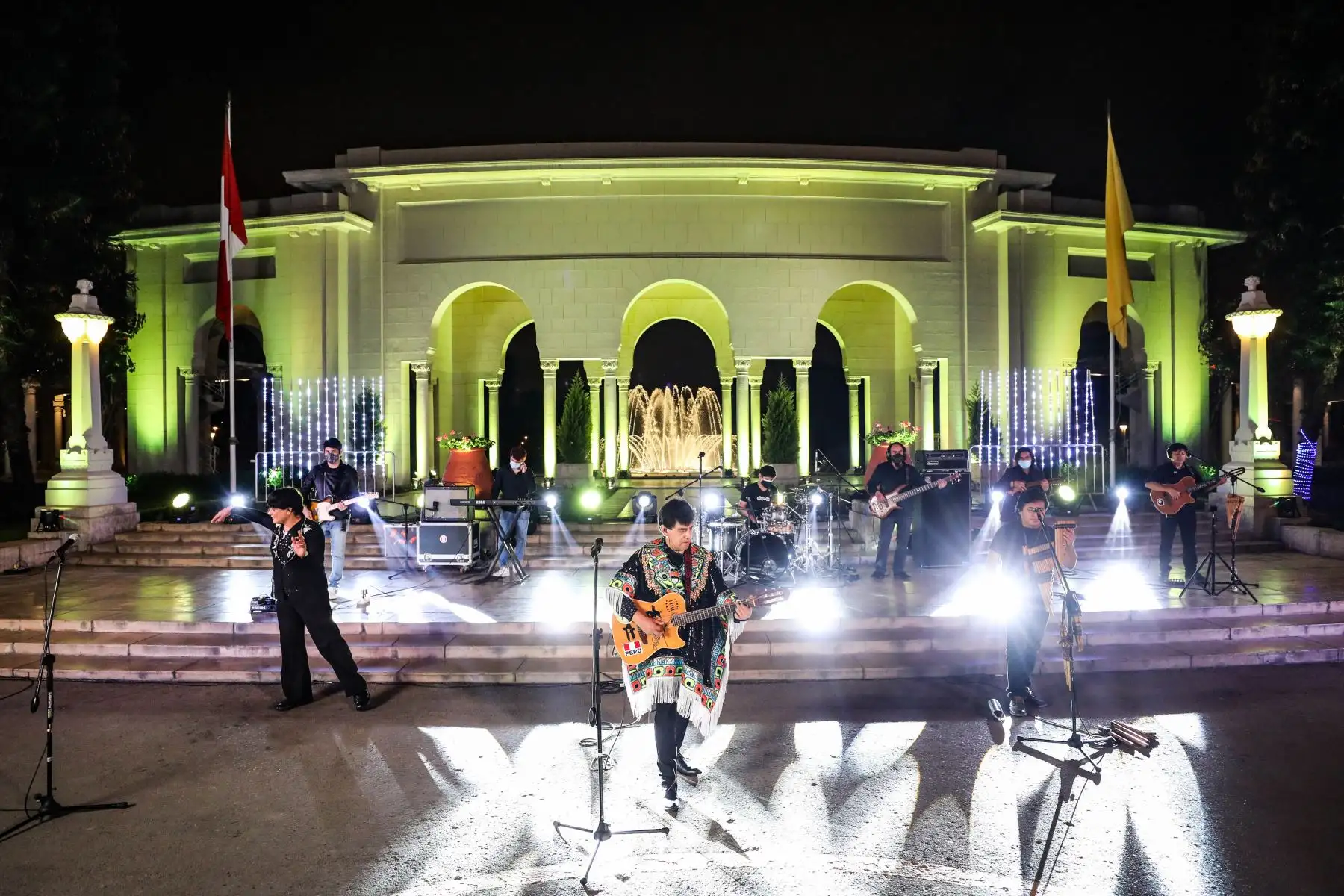 La Municipalidad Metropolitana de Lima realizó una serenata virtual para celebrar los 486 años de fundación de la ciudad de Lima. Bartola, Daniela Darcourt, Dilbert Aguilar y Orquesta La Tribu, William Luna, Laurita Pacheco y muchos artistas más participaron en la ceremonia. Foto: MML