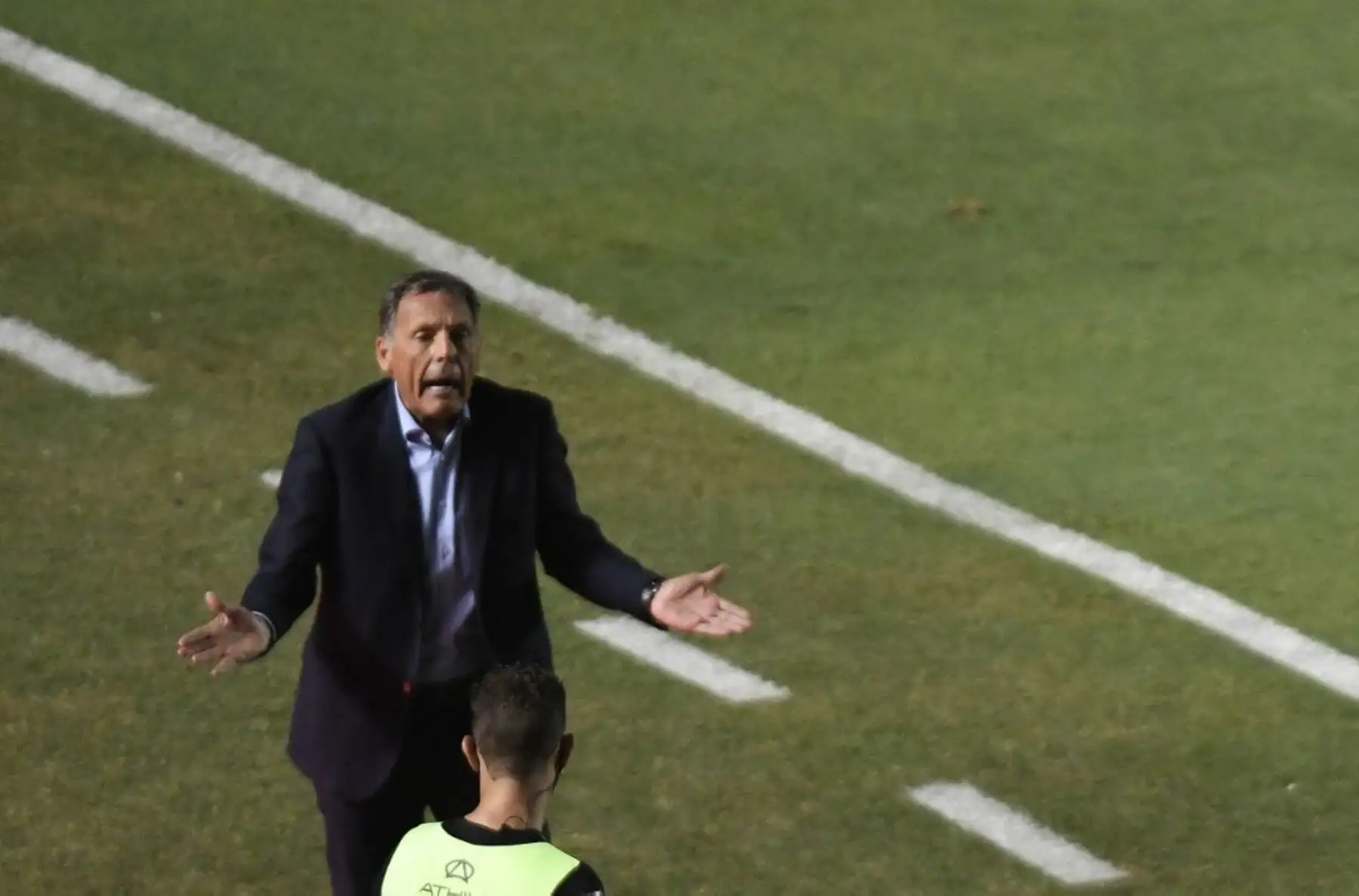 El técnico de Boca Juniors, Miguel Angel Russo, hace gestos durante la final del torneo de fútbol Copa Diego Armando Maradona de primera división de Argentina contra Banfield, en el estadio San Juan del Bicentenario, en San Juan, Argentina. Foto: AFP