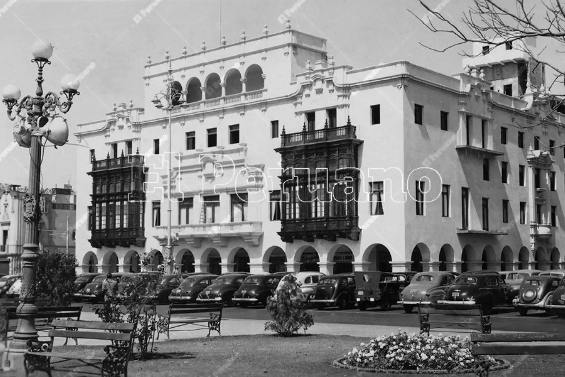 Emblemático Club de la Unión en la Plaza de Armas de Lima (1945). Foto: Archivo Histórico de El Peruano
