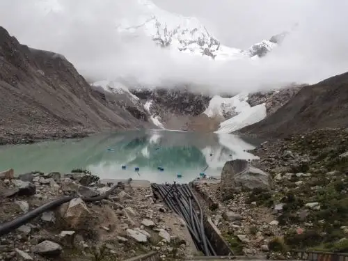 Científicos del Instituto Nacional de Investigación de Glaciares y Ecosistemas de Montaña (Inaigem) vienen utilizando la inteligencia artificial, la big data y plataformas de “Aprendizaje automático” en la nube para procesar abundante información derivada del monitoreo de glaciares con el objetivo de detectar avalanchas, a fin de salvar vidas y mitigar daños materiales. ANDINA/Difusión