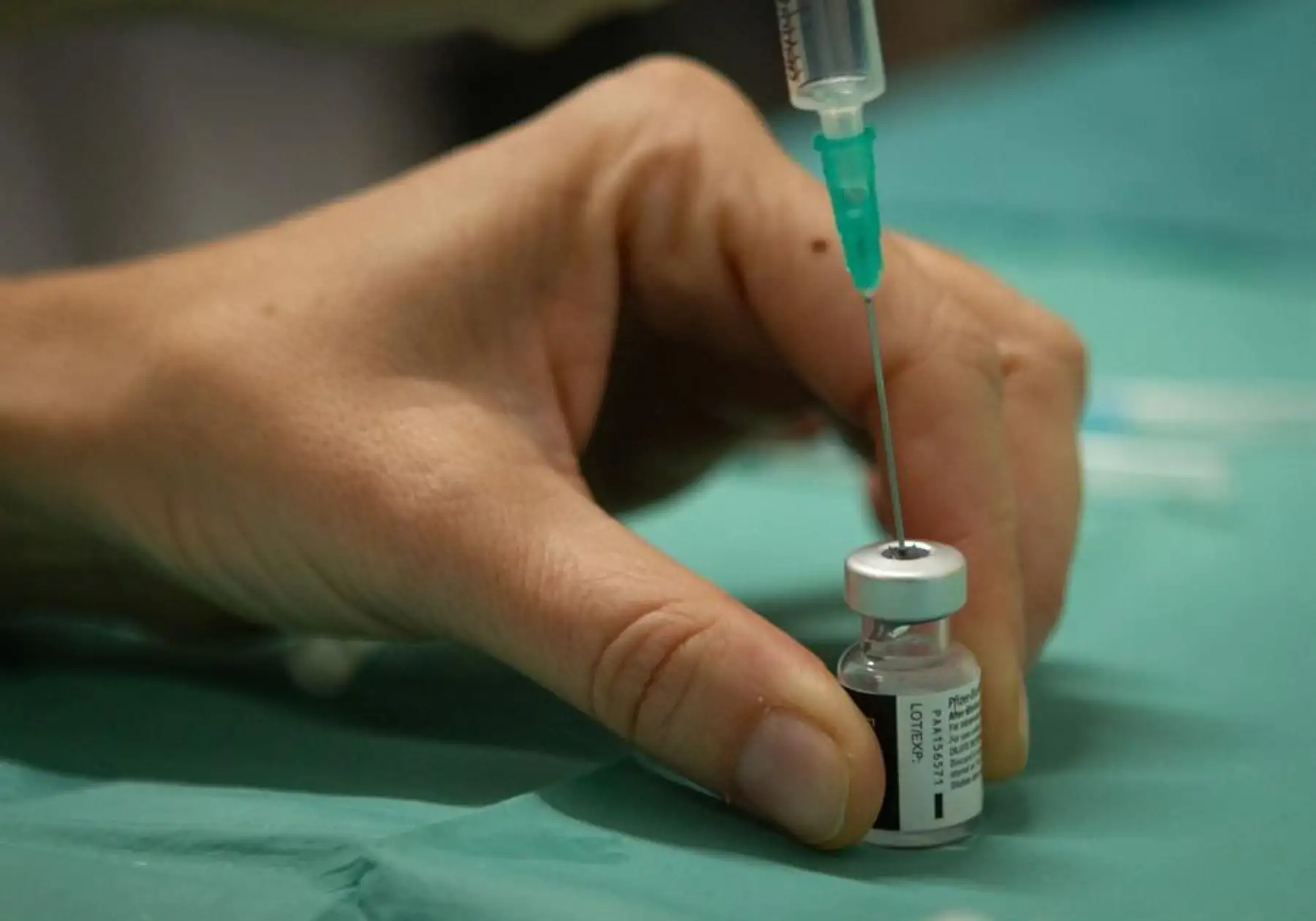La inmunidad a la infección por SARS-CoV-2 dura al menos seis meses.