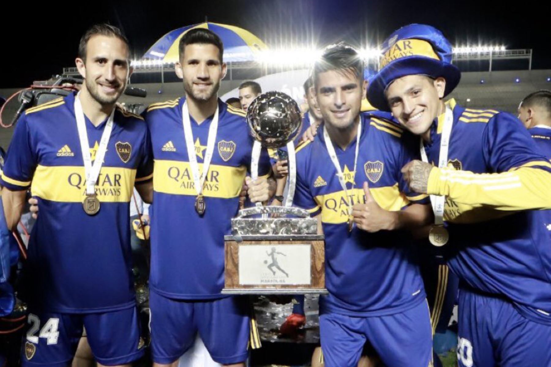 Carlos Zambrano fue uno de los artífices para que Boca Juniors logre su título número 70 de su historia luego que ayer derrotó por penales 5-3 al Banfield, después de igualar 1-1 en la final. Foto: Twitter/@5zambranocz