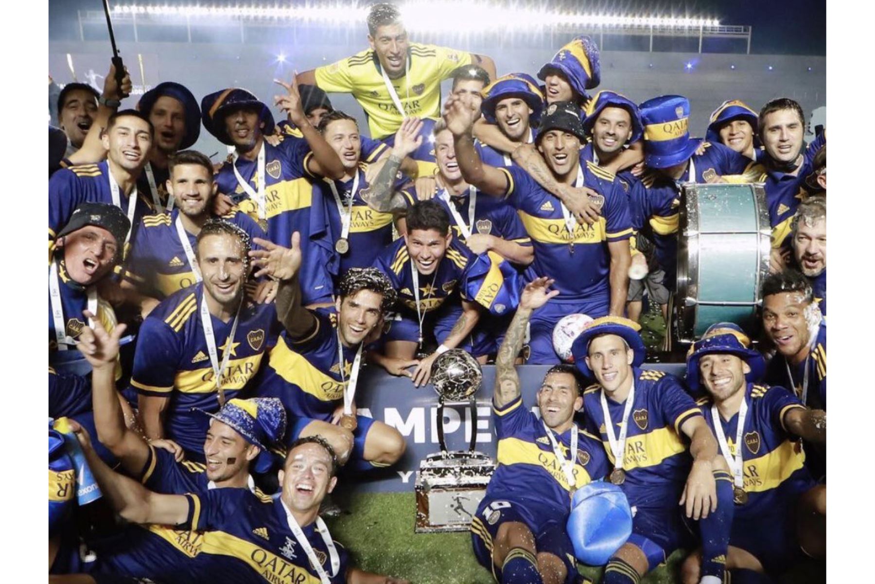Carlos Zambrano fue uno de los artífices para que Boca Juniors logre su título número 70 de su historia luego que ayer derrotó por penales 5-3 al Banfield, después de igualar 1-1 en la final. Foto: Twitter/@5zambranocz