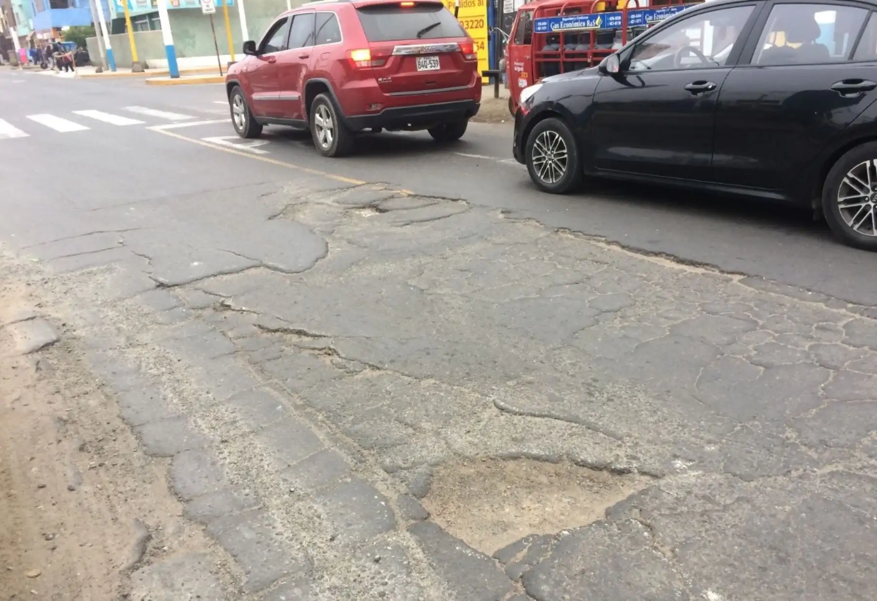 Av La Paz, en el Callao, evidencia pistas en mal estado debido a un convenio que se encuentra en investigación