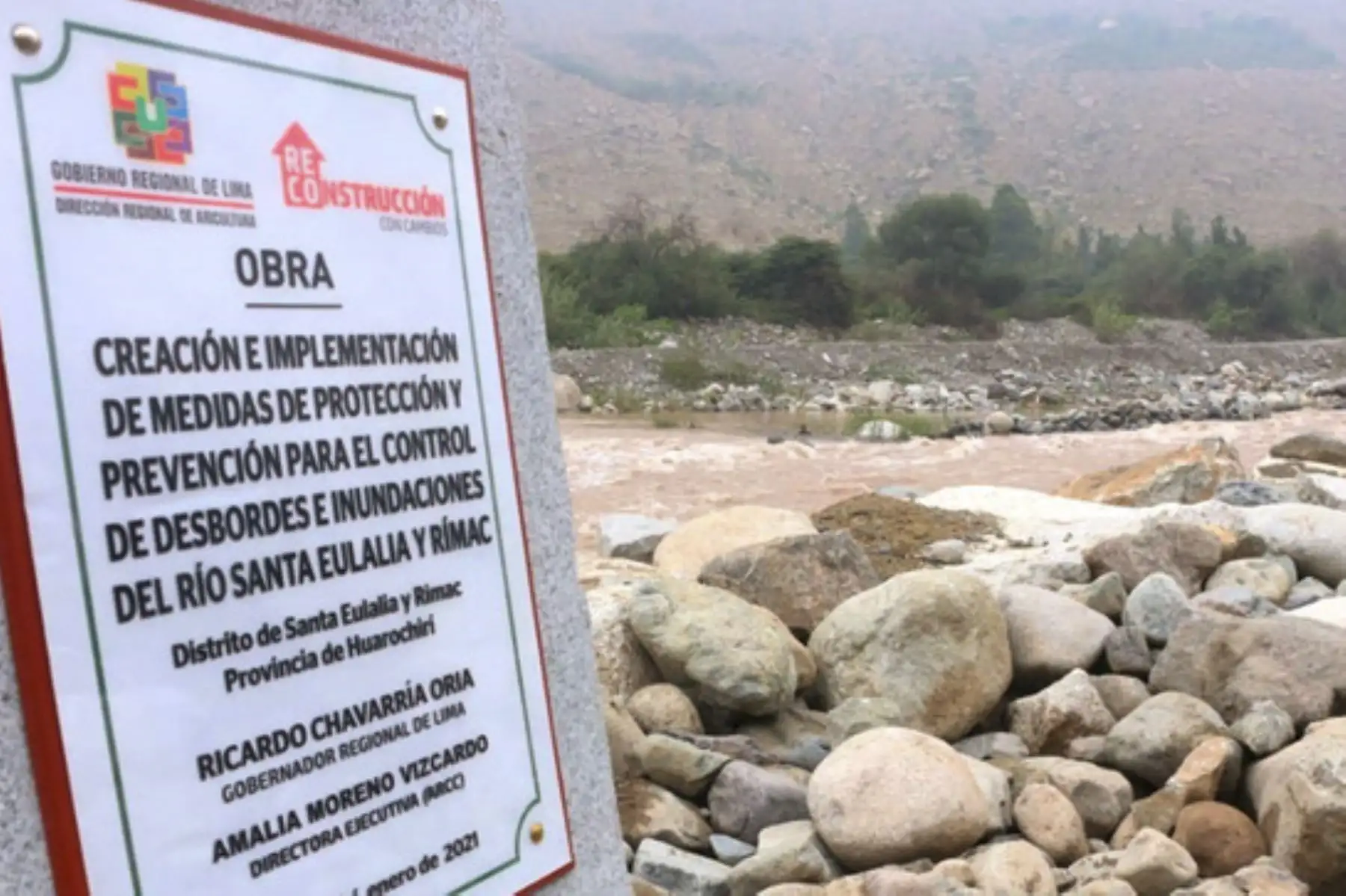 El gobernador regional, Ricardo Chavarría Oria, y la directora ejecutiva de la ARCC, Amalia Moreno Vizcardo, inauguraron este proyecto integral que beneficiará a 2,405 agricultores de los distritos de Santa Eulalia y Ricardo Palma. ANDINA/Región Lima