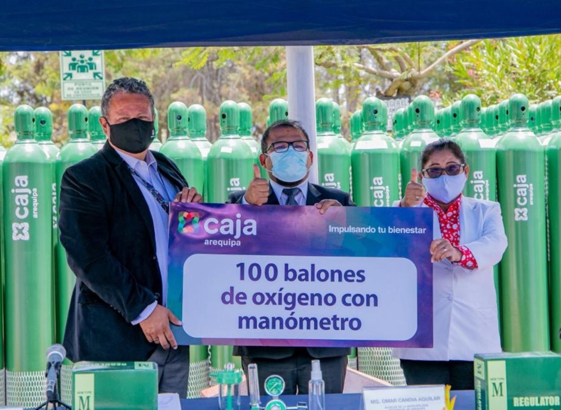 La Caja Arequipa donó 140 balones de oxígeno a dos hospitales de la Ciudad Blanca para la atención de pacientes con coronavirus covid-19. Foto: ANDINA/difusión.