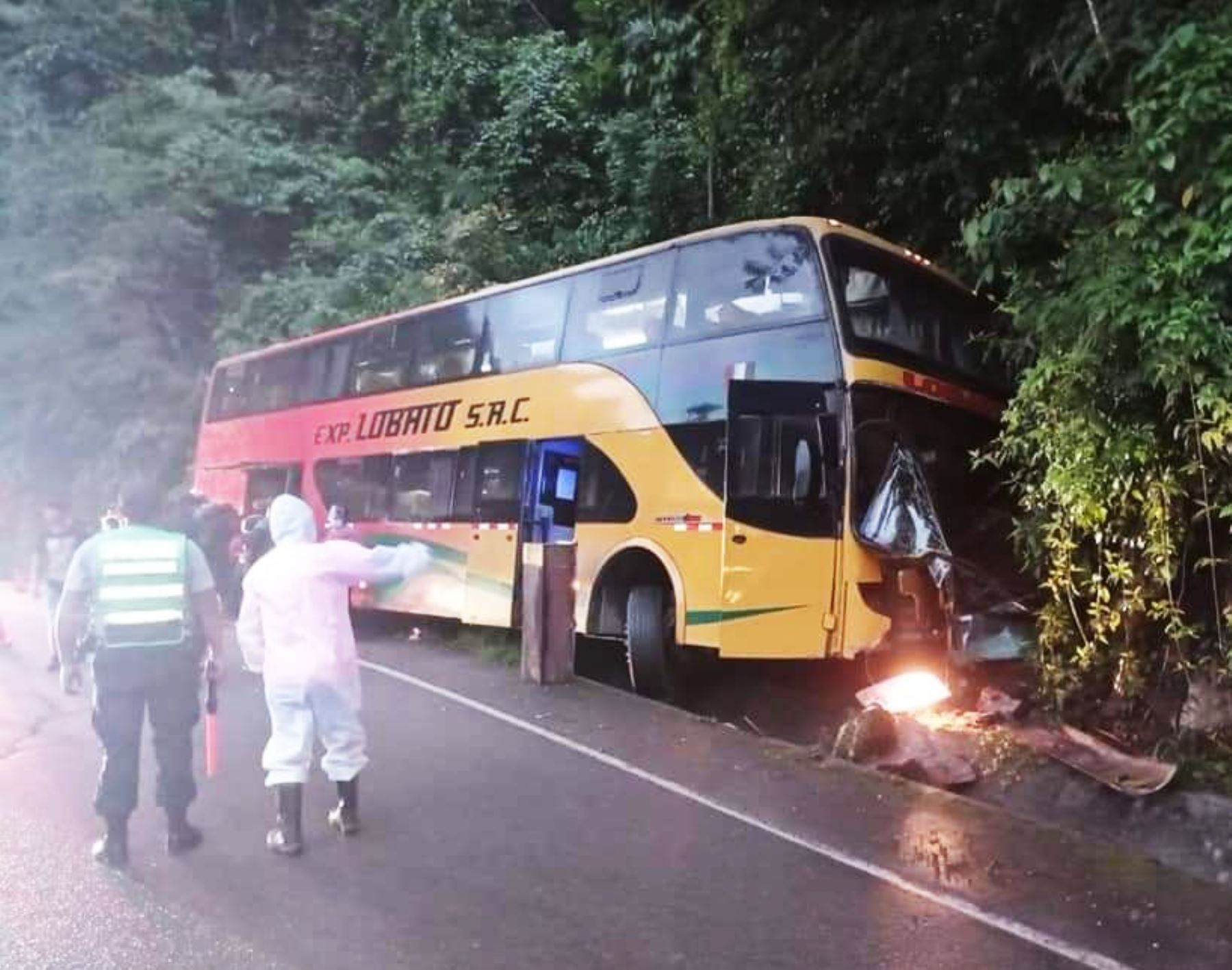 Dos buses interprovinciales se despistan y chocan contra cerros en accidentes de tránsito reportados en la carretera Central, a la altura de la provincia de Chanchamayo, en Junín.