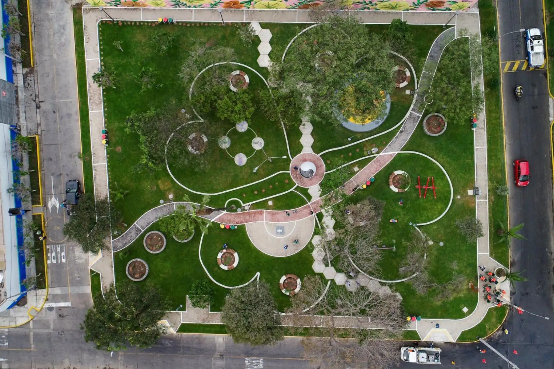 Alcalde de Lima Jorge Muñoz, inaugura parque D