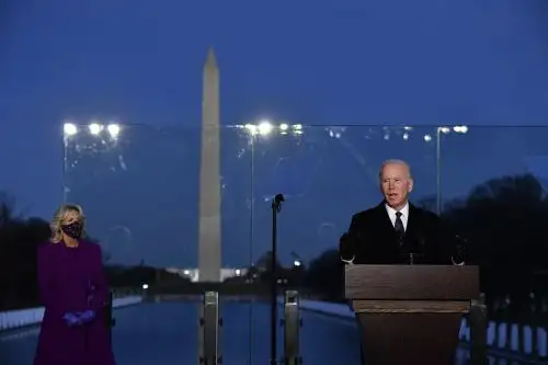 Grandes multitudes se reúnen normalmente en Washington en la noche previa al cambio de mando. Foto: AFP