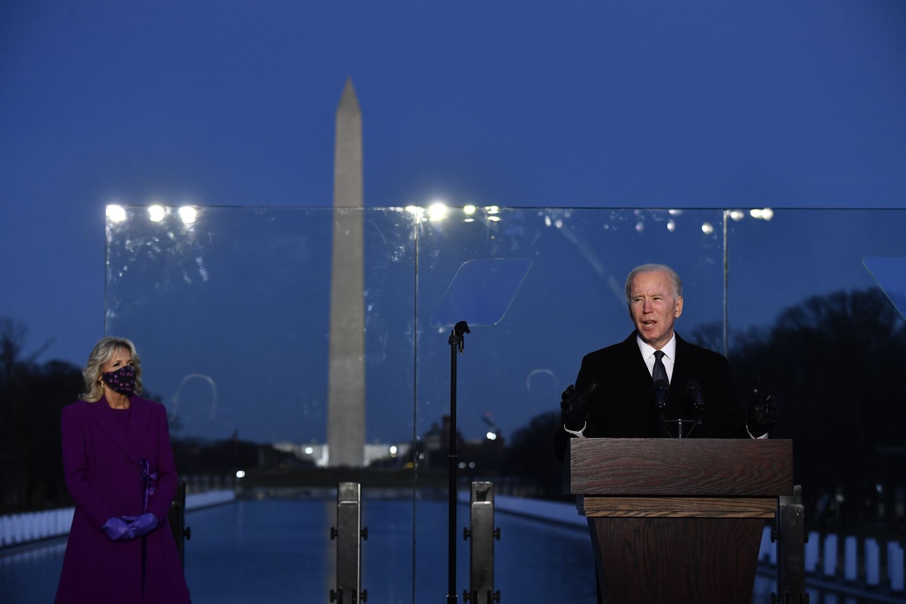 Grandes multitudes se reúnen normalmente en Washington en la noche previa al cambio de mando. Foto: AFP